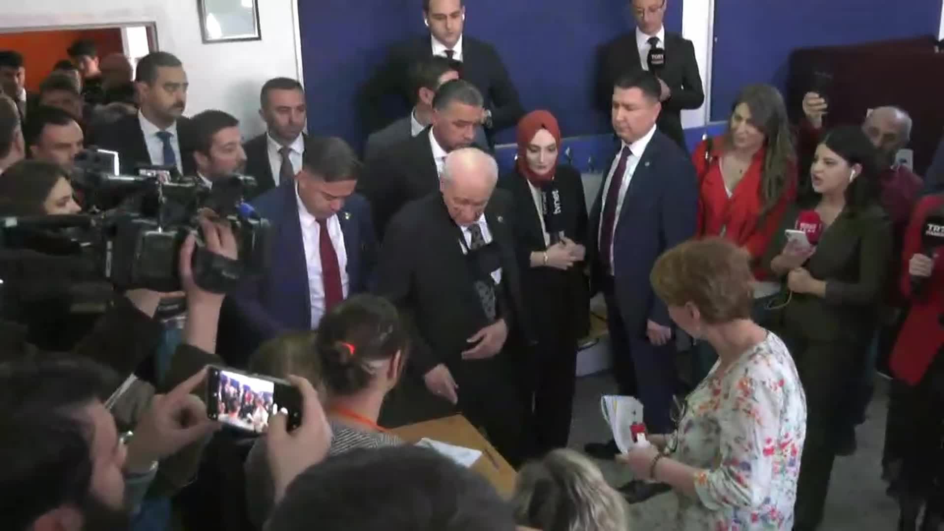 DEVLET BAHÇELİ OYUNU ANKARA'DA KULLANDI