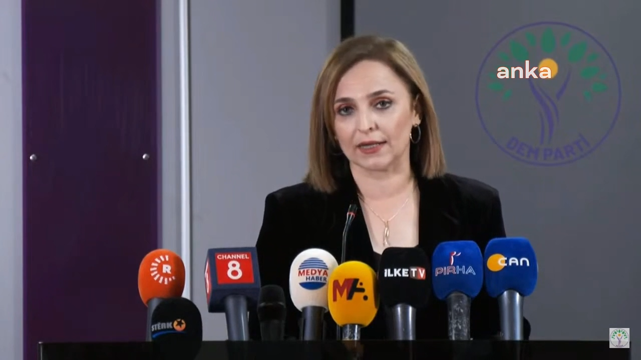 DEM PARTİ SÖZCÜSÜ DOĞAN: "KÜRT İLLERİNDE YİNE İNSANLAR OLAĞANÜSTÜ KOŞULLARDA OY KULLANMAYA GİDİYORLAR. DEM PARTİLİLER OY KULLANDIĞINIZ HİÇBİR ALANI TERK ETMEYİNİZ"