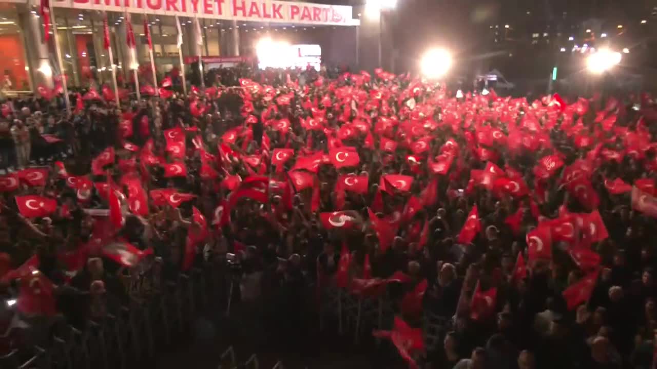 VAHAP SEÇER: “HAYAT PAHALILIĞI, İSRAF, TALAN VE ÖTEKİLEŞTİRMENİN HESABI SANDIKTA GÖRÜLDÜ”