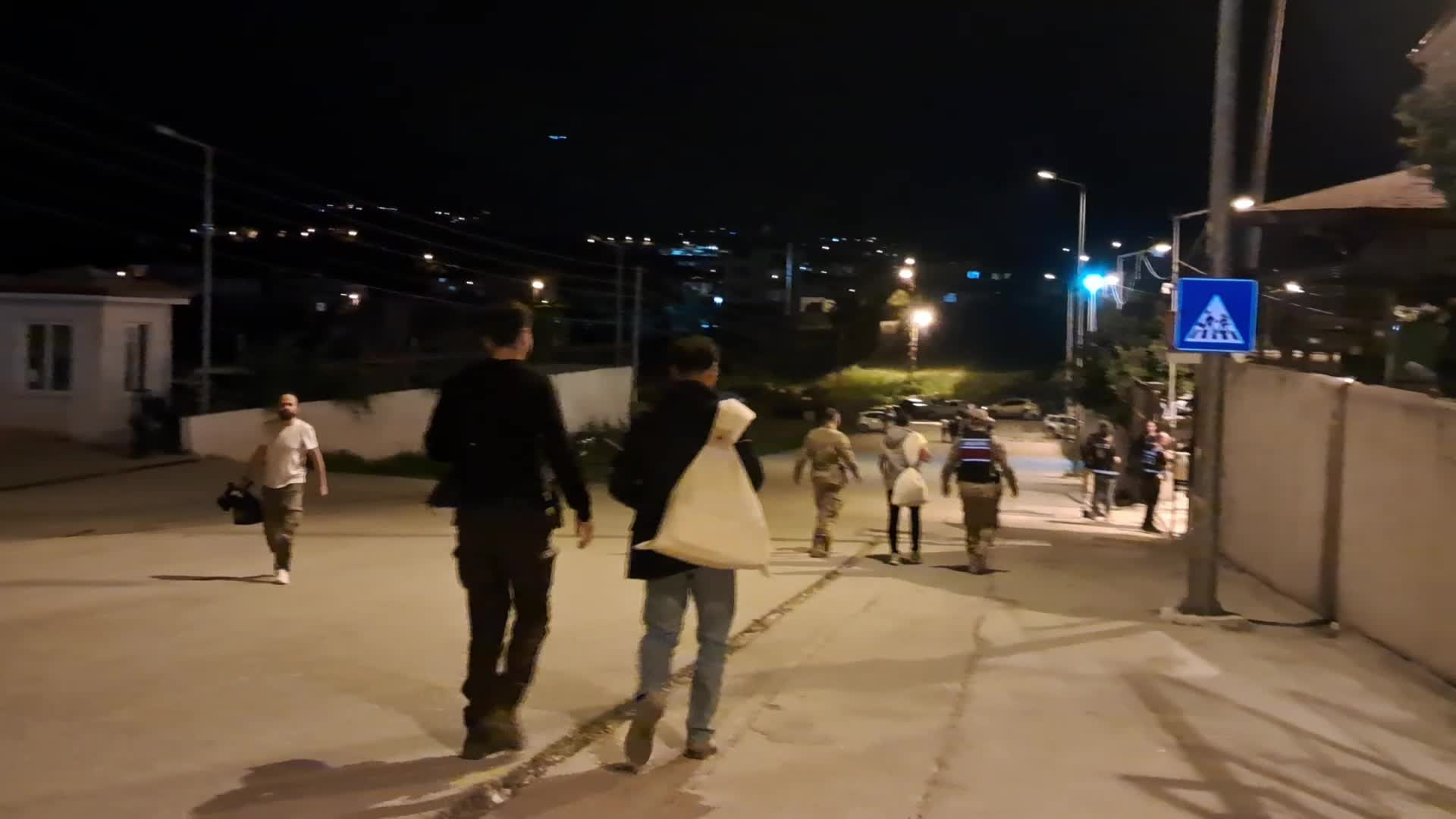 DEPREMİN YIKTIĞI 11 KENTTE, KİLİS VE ADIYAMAN CHP'YE, ŞANLIURFA YRP'YE GEÇTİ. AKP'NİN DİĞER İLLERDE KAZANMASINA RAĞMEN OYU DÜŞTÜ