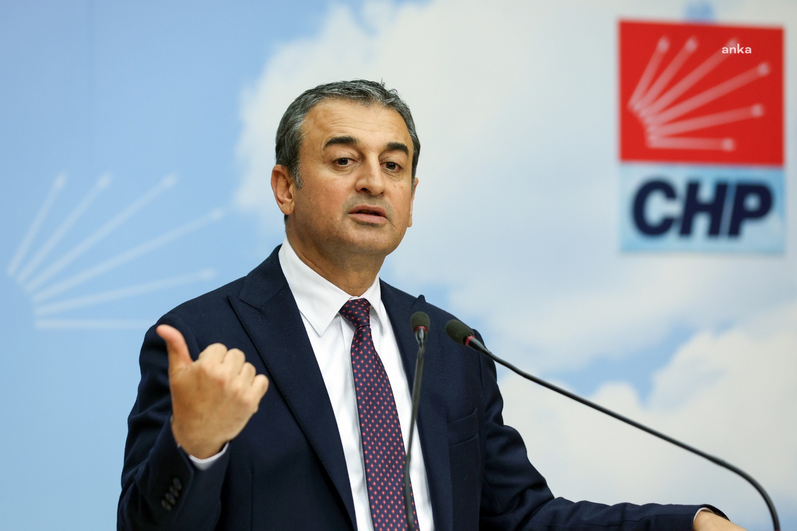 BURHANETTİN BULUT: “SARAYIN EKONOMİ MODELİ DAR GELİRLİNİN ÜMÜĞÜNÜ SIKMAYI HEDEFLİYOR”