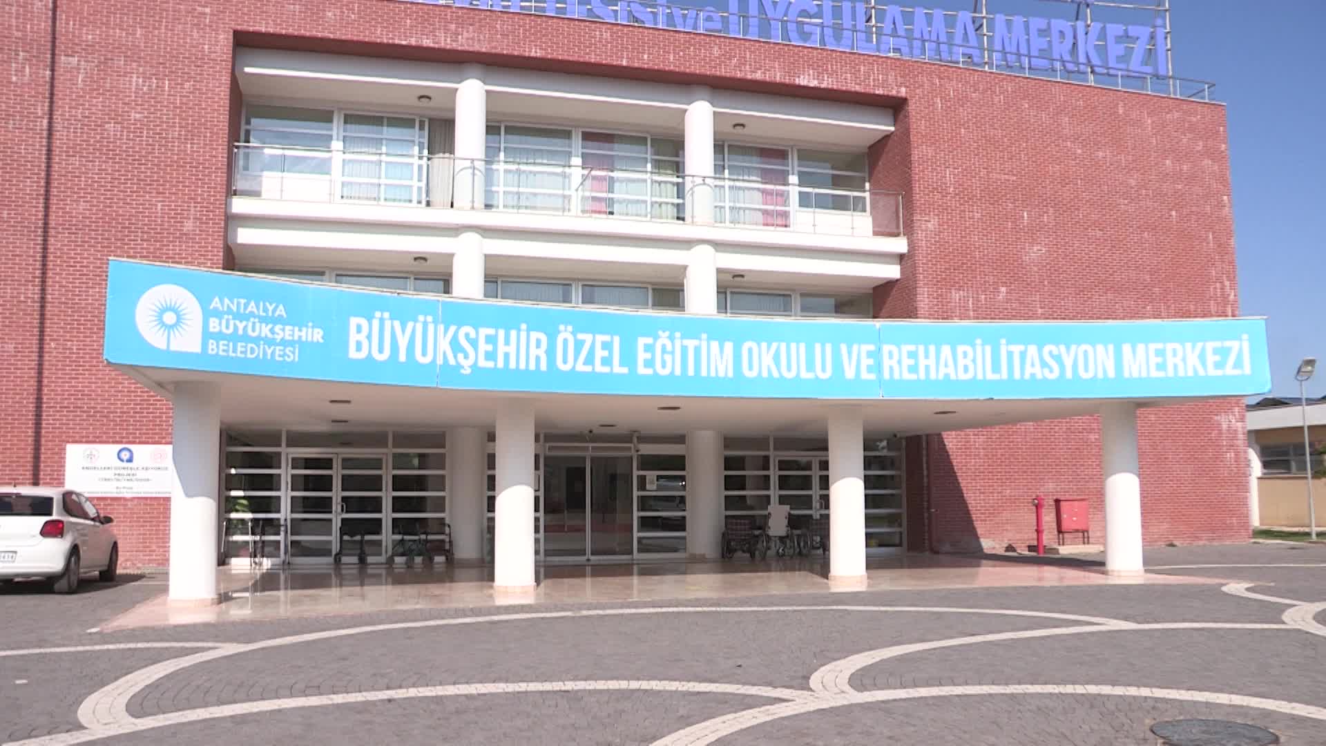 ‘DÜNYA OTİZM FARKINDALIK GÜNÜ’NDE ANTALYALI ÖZEL BİREYLER İÇİN ETKİNLİKLER DÜZENLENDİ