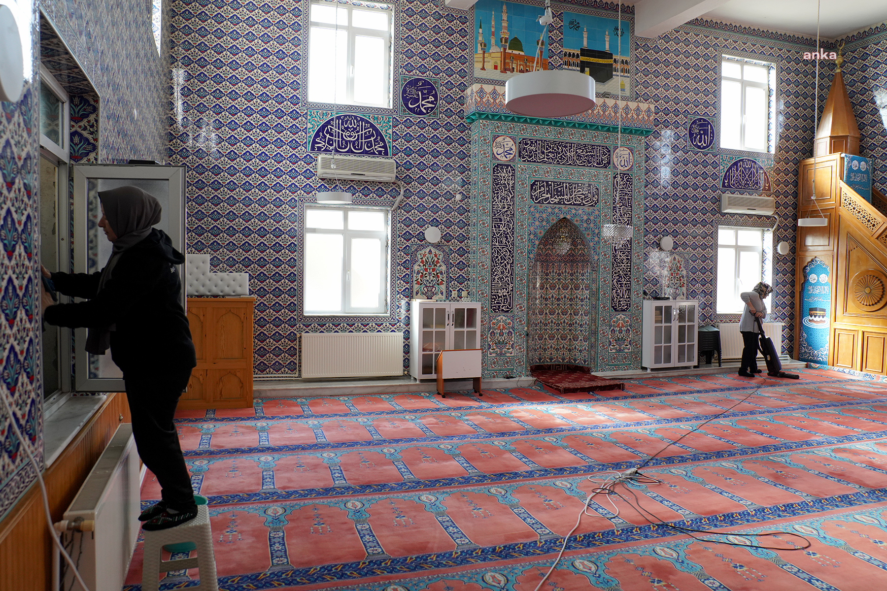 TEPEBAŞI BELEDİYESİ EKİPLERİNDEN CAMİLERDE RAMAZAN BAYRAMI TEMİZLİĞİ