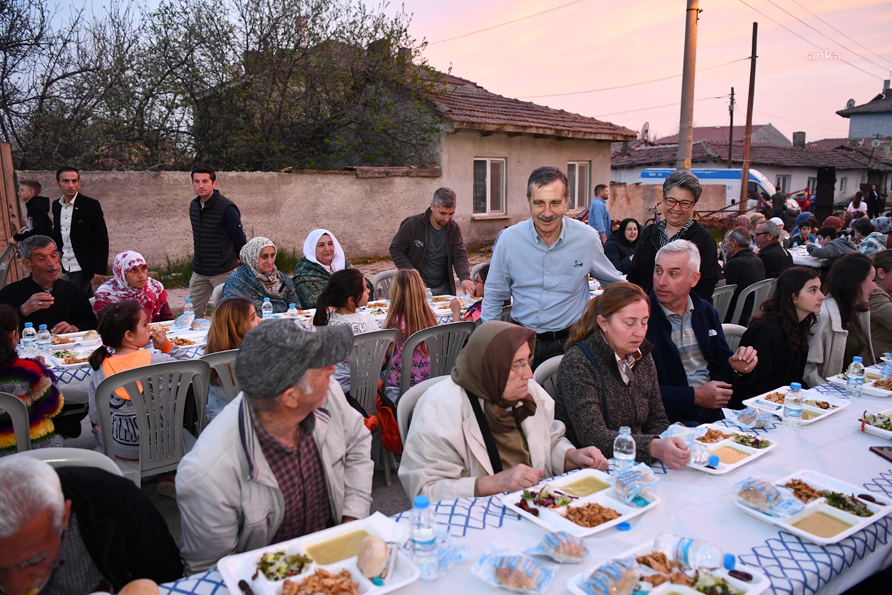 ÇUKURHİSARLI VATANDAŞLAR, TEPEBAŞI BELEDİYESİ’NİN İFTARINDA BULUŞTU