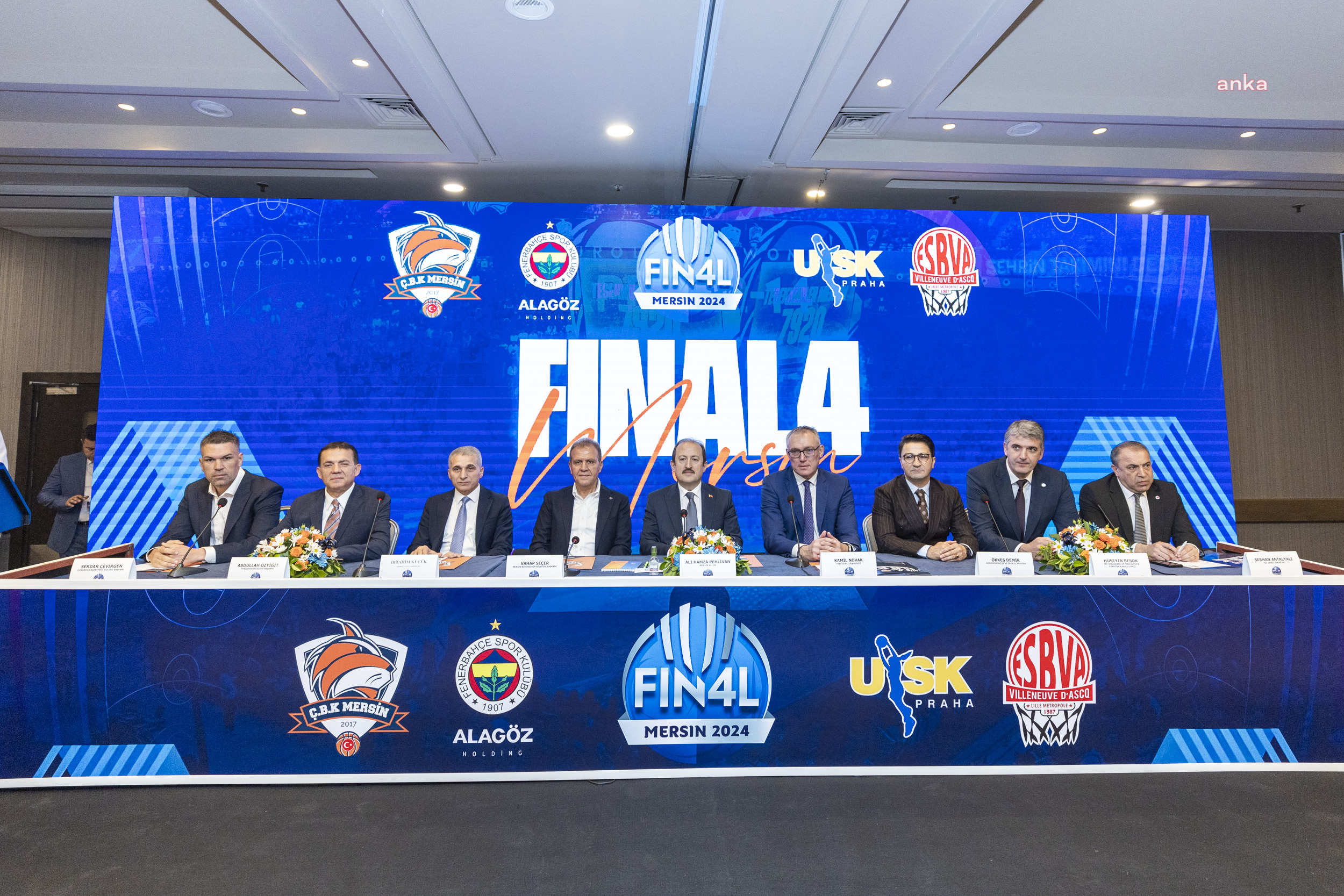 VAHAP SEÇER: “SPOR, TOPLUMSAL BİRLİKTELİĞİ PEKİŞTİRİYOR VE ZENGİNLEŞTİRİYOR”