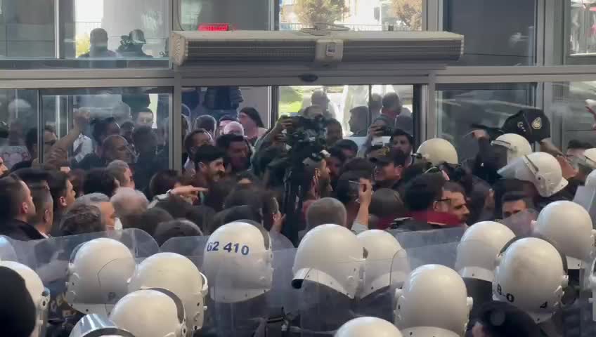 ÇAĞLAYAN'DA BASIN AÇIKLAMASI YAPMALARI ENGELLENEN AVUKATLARDAN 14'Ü GÖZALTINA ALINDI
