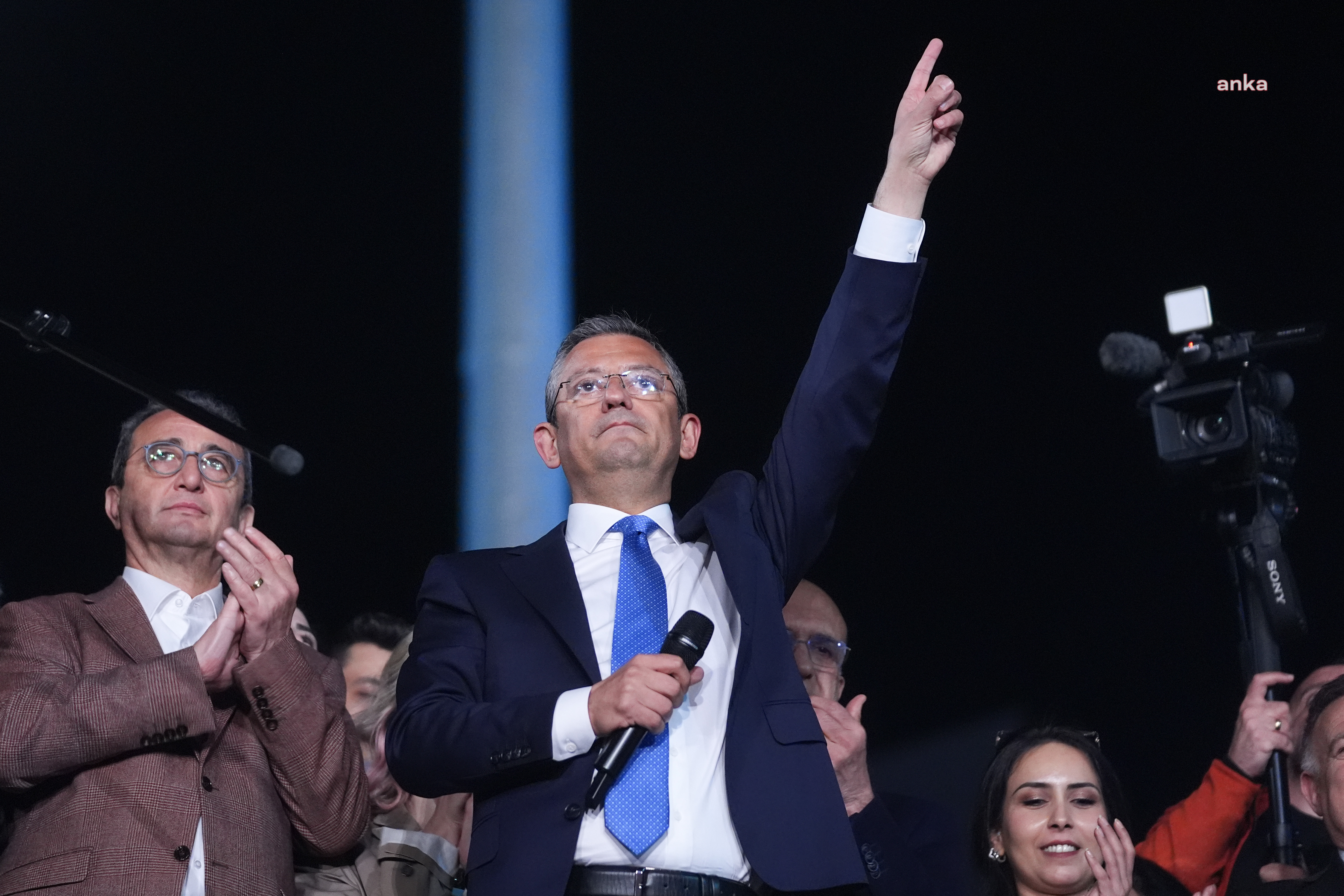 CHP GENEL BAŞKANI ÖZGÜR ÖZEL’E SEÇİM BAŞARISI NEDENİYLE YURT DIŞINDAN KUTLAMA MESAJLARI...