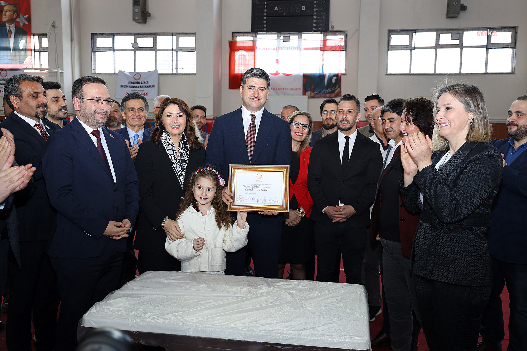 ONURSAL ADIGÜZEL, MAZBATASINI ALDI: "BU BİR SON DEĞİL, TÜRKİYE'NİN ATATÜRK IŞIĞINDA ÇAĞDAŞ MEDENİYETLER SEVİYESİNE YÜRÜYÜŞÜNÜN BAŞLANGICIDIR"