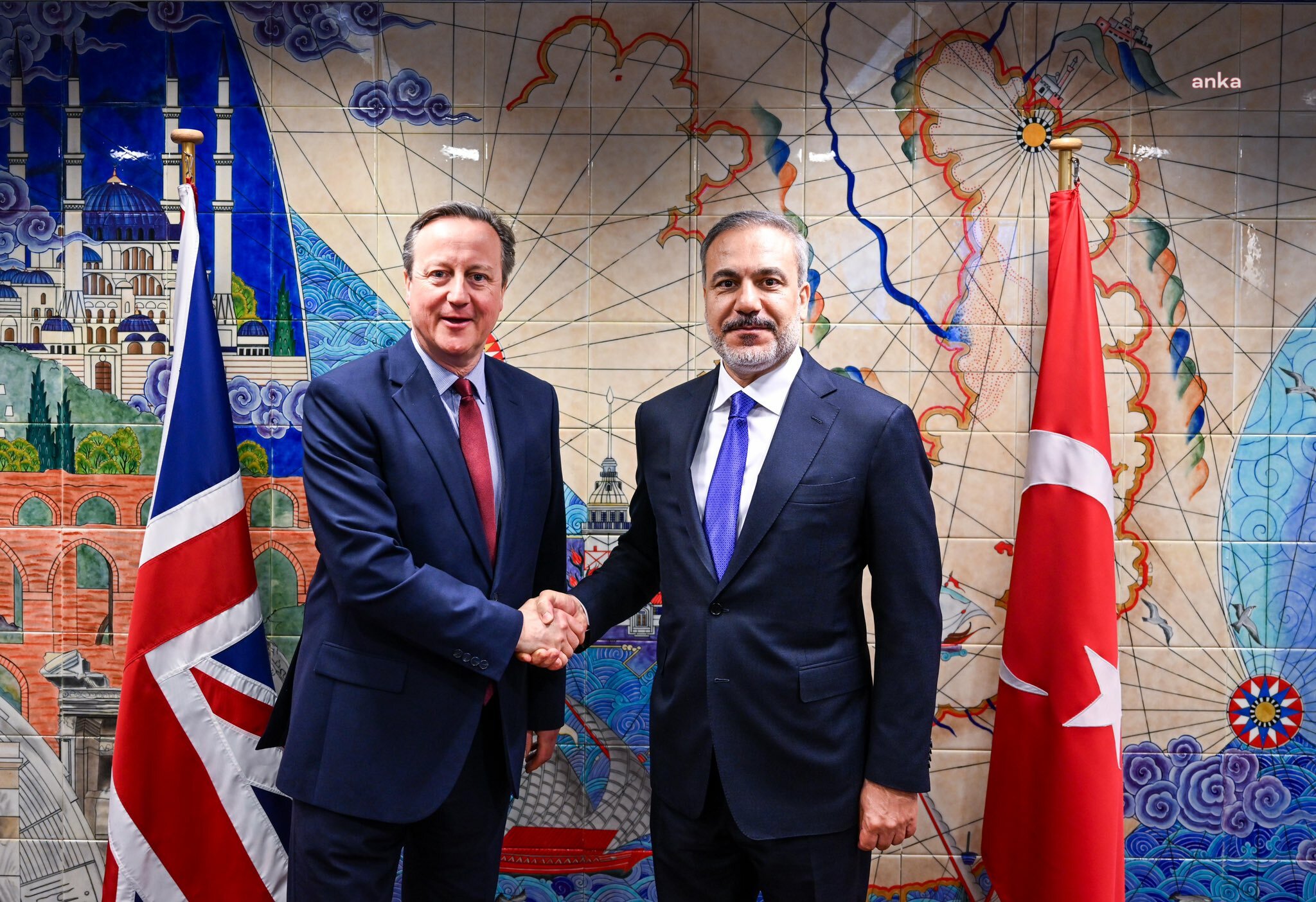 DIŞİŞLERİ BAKANI FİDAN, BİRLEŞİK KRALLIK DIŞİŞLERİ BAKANI CAMERON İLE BRÜKSEL'DE GÖRÜŞTÜ