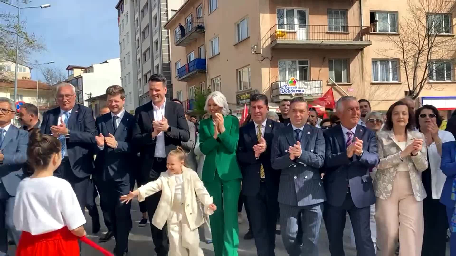 BİLECİK BELEDİYE BAŞKANI SEÇİLEN MELEK MIZRAK SUBAŞI MAZBATASINI ALDI