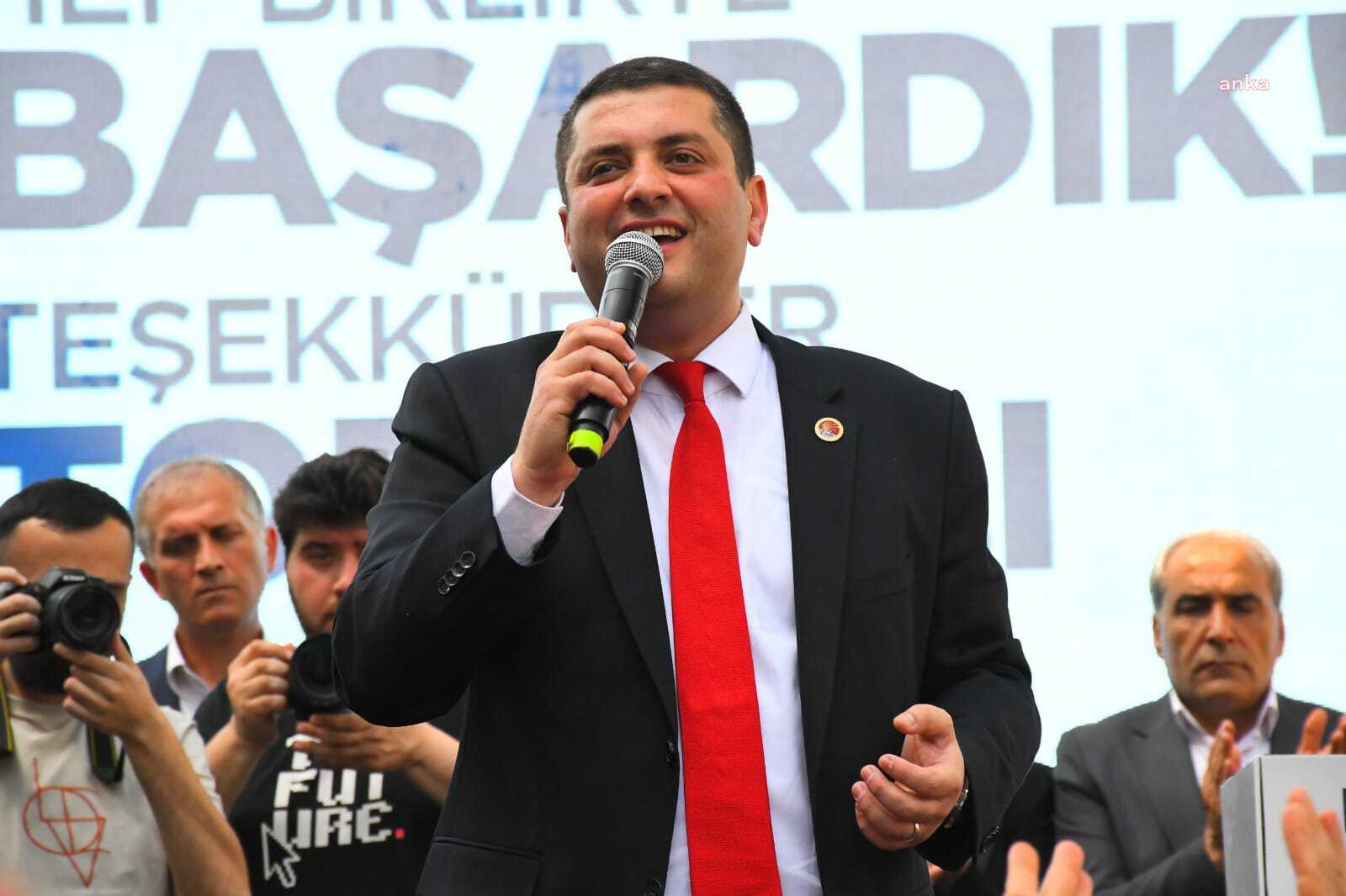 TORBALI BELEDİYE BAŞKANI DEMİR'İN İLK İCRAATI ARACINI BELEDİYEYE BAĞIŞLAMAK OLDU