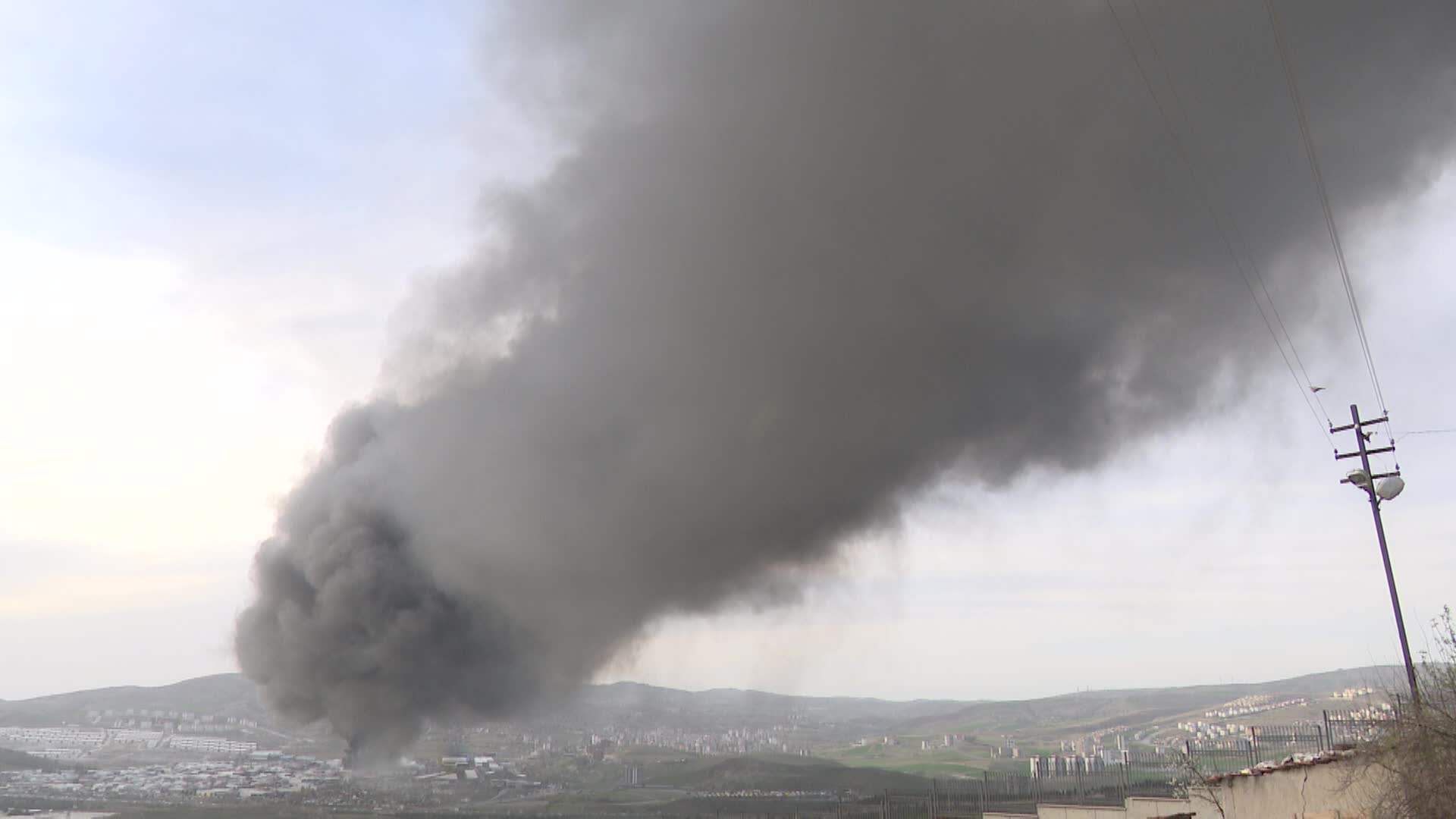 HURDACILAR SANAYİ SİTESİ’NDEKİ YANGIN SONRASI ANKARA’YI DUMAN KAPLADI