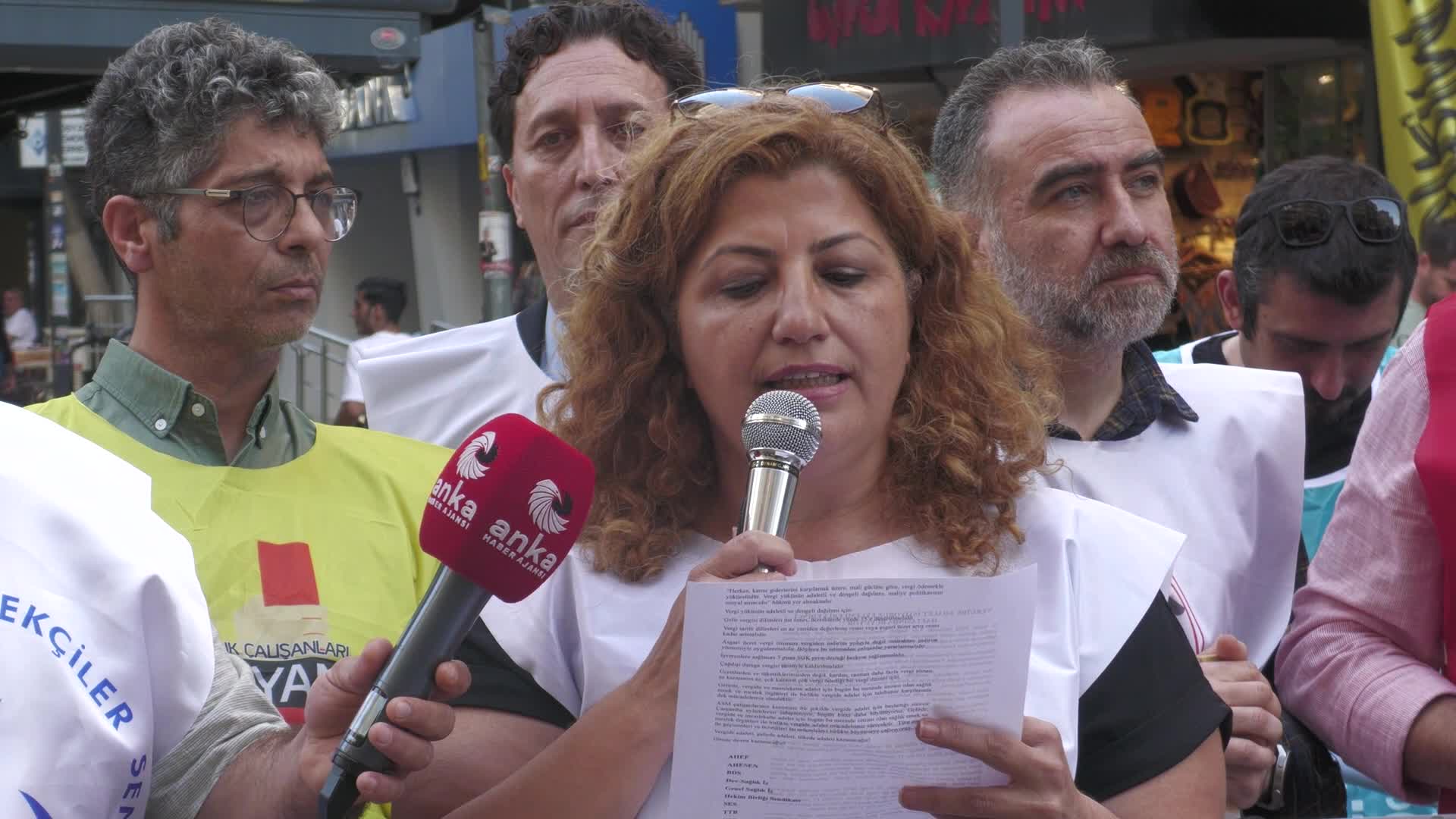İZMİR SAĞLIK PLATFORMU: “TÜRKİYE’DE VERGİ YÜKÜ GİDEREK İŞÇİLERİN, EMEKÇİLERİN, EMEKLİLERİN OMUZLARINA YIKILMAKTA”