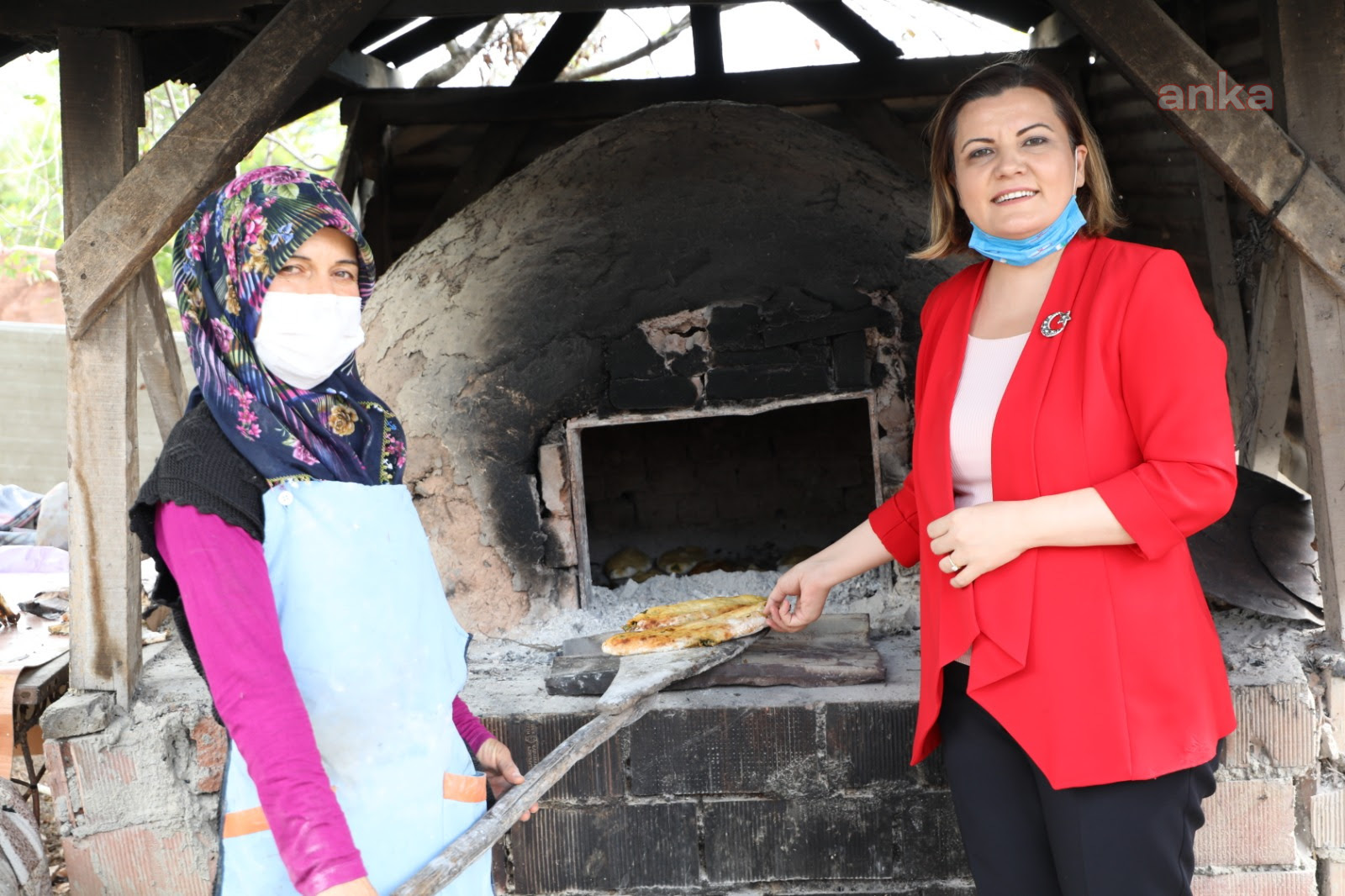 BAŞKAN HÜRRİYET'İN İKRAMIYLA İZMİTLİLER, MANCARLI PİDENİN TADINA VARDI