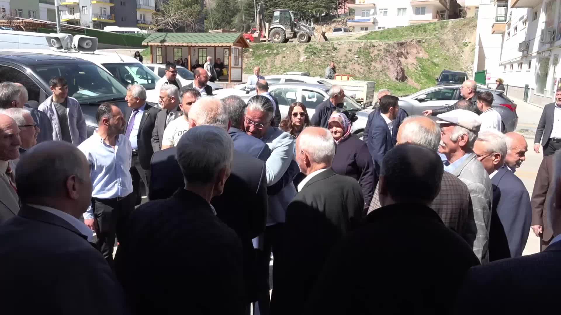 ÇAMLIDERE'DE AKP'NİN ADAYLIĞINI KABUL ETMEDİĞİ ADEM CEYLAN MAZBATASINI ALDI