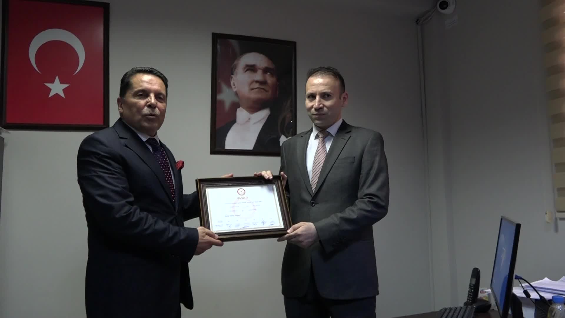 ESENYURT BELEDİYE BAŞKANI AHMET ÖZER, MAZBATASINI ALDI: “SEÇİMİ HALK KAZANDI. PROJELERİMİZİ TOPLUMSAL BARIŞ İÇİNDE GERÇEKLEŞTİRECEĞİZ"