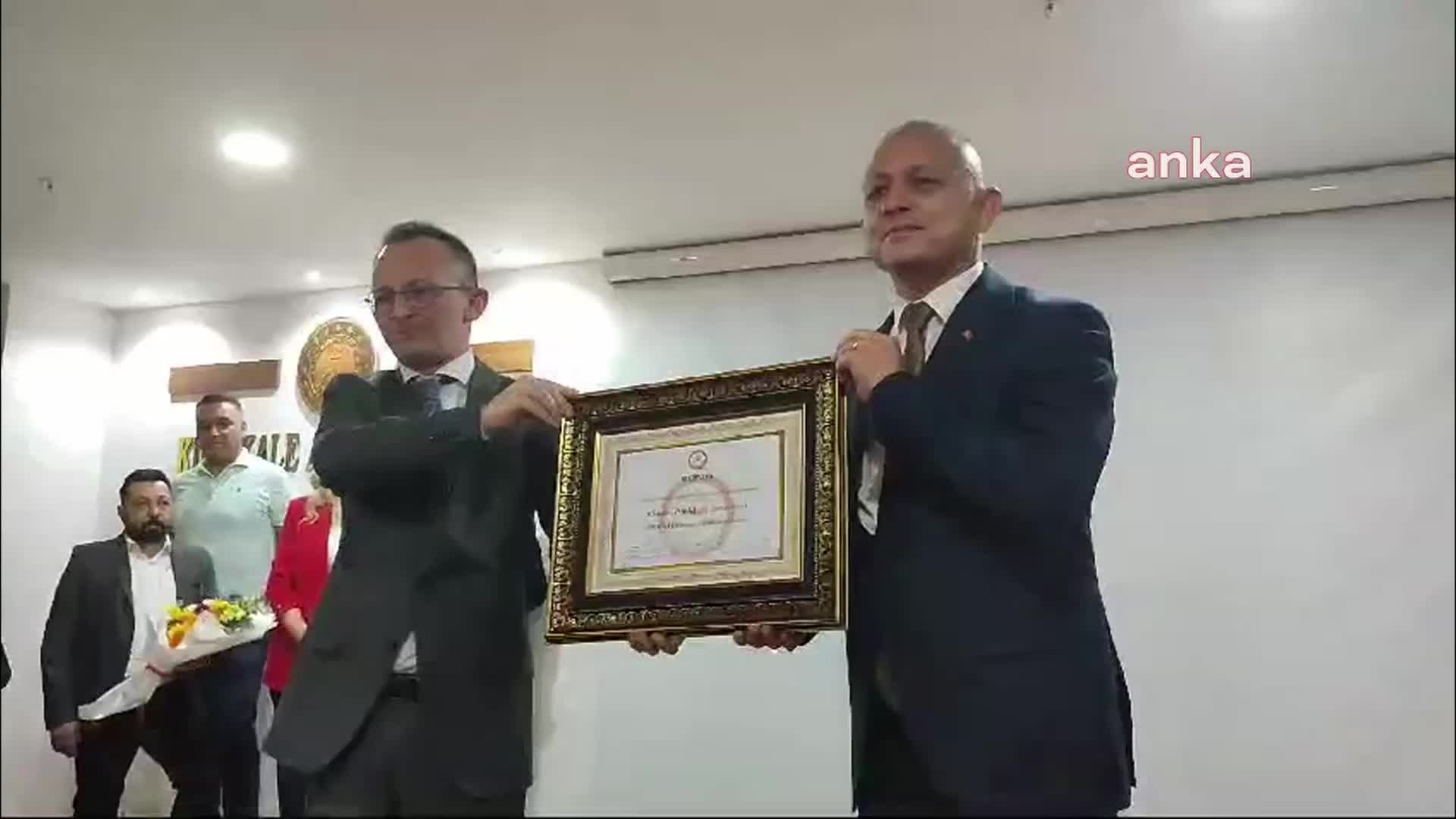 KIRIKKALE BELEDİYE BAŞKANI SEÇİLEN CHP'Lİ AHMET ÖNAL MAZBATASINI ALDI