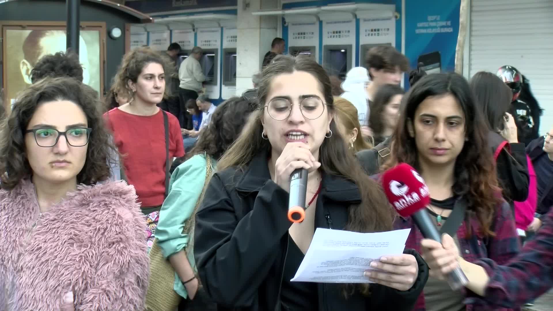 KADINLAR BİRLİKTE GÜÇLÜ PLATFORMU'DAN İZMİR'DEKİ VAN PROTESTOSU TUTUKLAMALARINA TEPKİ