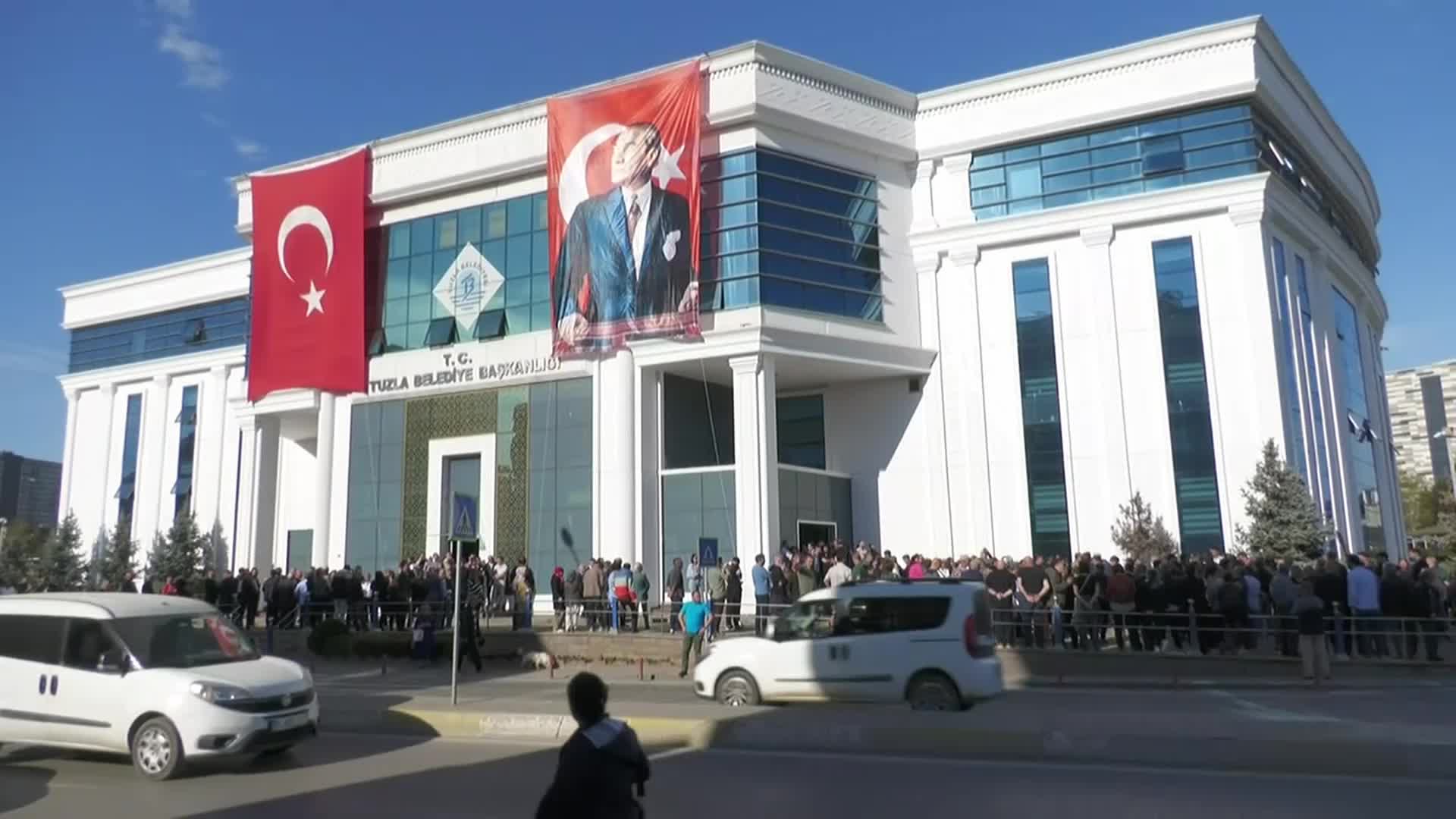 TUZLA BELEDİYE BAŞKANI EREN ALİ BİNGÖL GÖREVİ AKP'Lİ ŞADİ YAZICI'DAN DEVRALDI