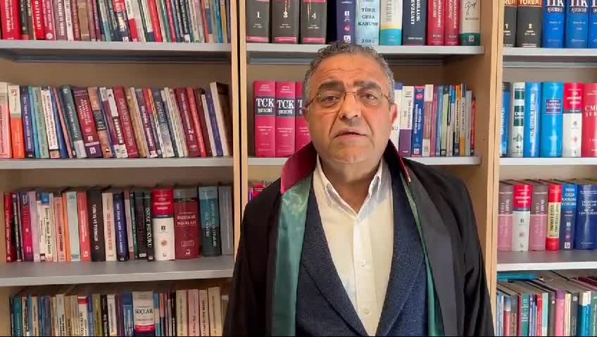 SEZGİN TANRIKULU: “AVUKATLAR İNSAN HAKLARI, HUKUK DEVLETİ VE DEMOKRASİ MÜCADELESİNİN ÖNCÜSÜ OLMAYA DEVAM EDİYORLAR. İYİ Kİ AVUKATLAR VAR”