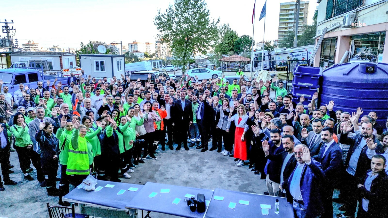 NARLIDERE BELEDİYE BAŞKANI ERMAN UZUN, BELEDİYE PERSONELİ İLE BAYRAMLAŞTI