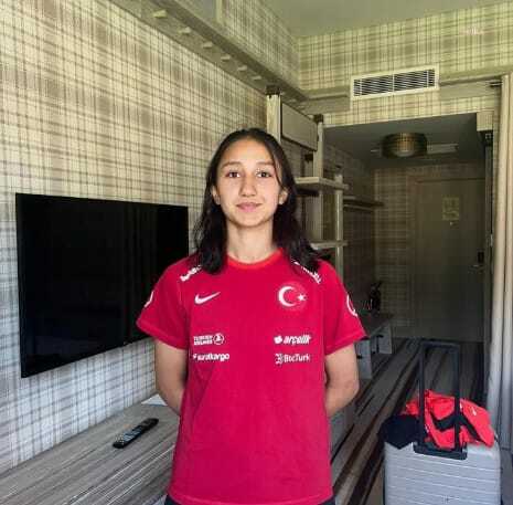 ESKİŞEHİR BÜYÜKŞEHİR'İN GENÇ SPORCUSU YENİDEN MİLLİ TAKIMDA