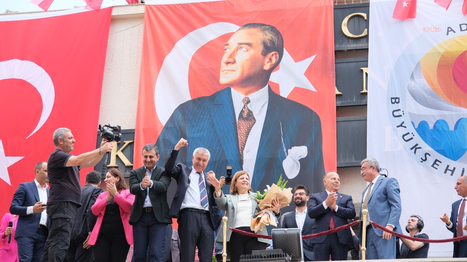 ADANA BÜYÜKŞEHİR BELEDİYE BAŞKANLIĞINA YENİDEN SEÇİLEN ZEYDAN KARALAR, MAZBATASINI ALDI