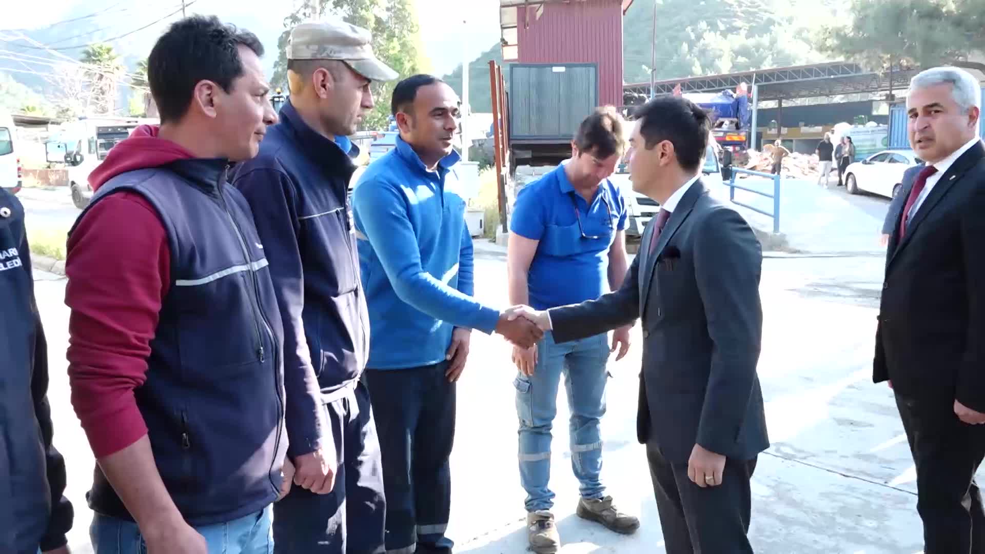 MARMARİS BELEDİYE BAŞKANI ÜNLÜ'DEN YENİ DÖNEMİN İLK BAYRAMLAŞMASI PERSONELLE