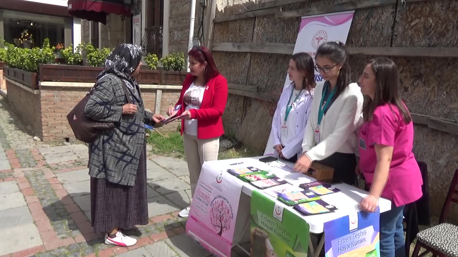 EDİRNE KETEM, VATANDAŞLARA KANSERDE ERKEN TEŞHİSİN ÖNEMİNİ ANLATTI