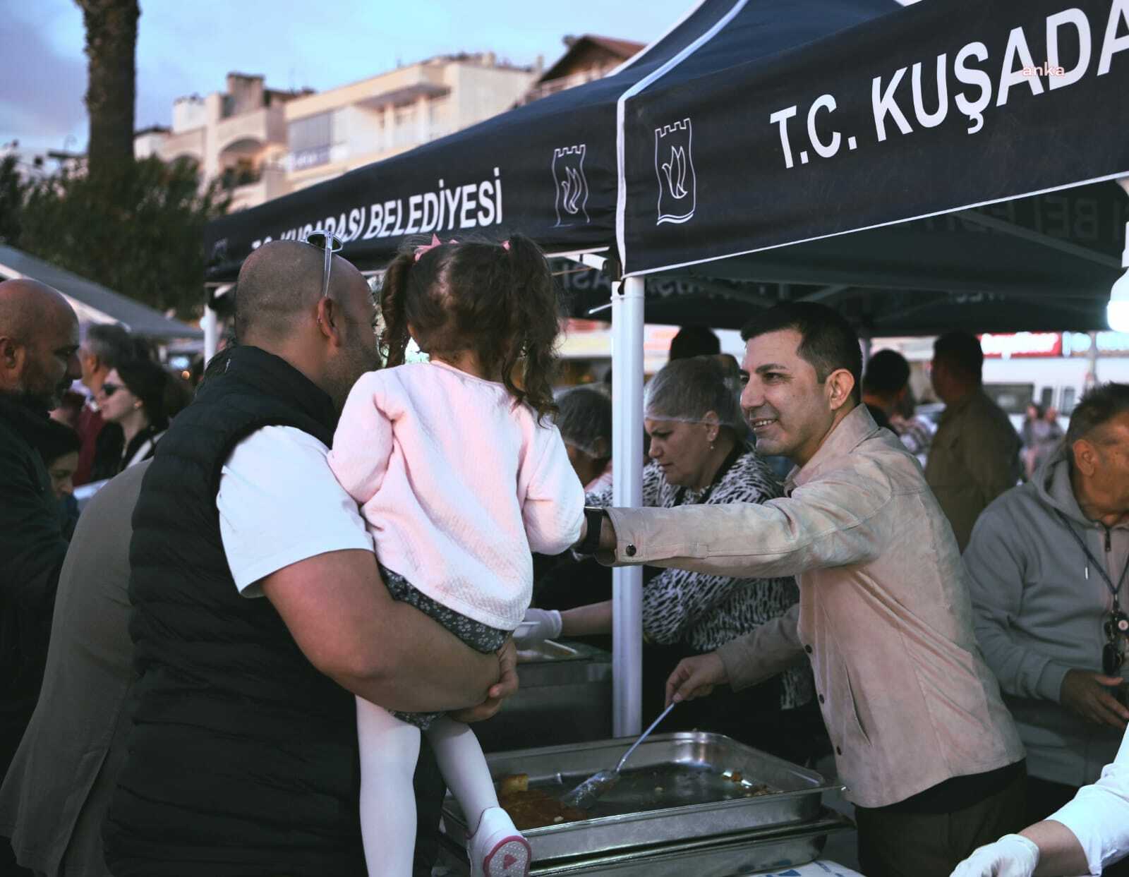 KUŞADASI BELEDİYESİ'NDEN KADİR GECESİ'NE ÖZEL İFTAR YEMEĞİ