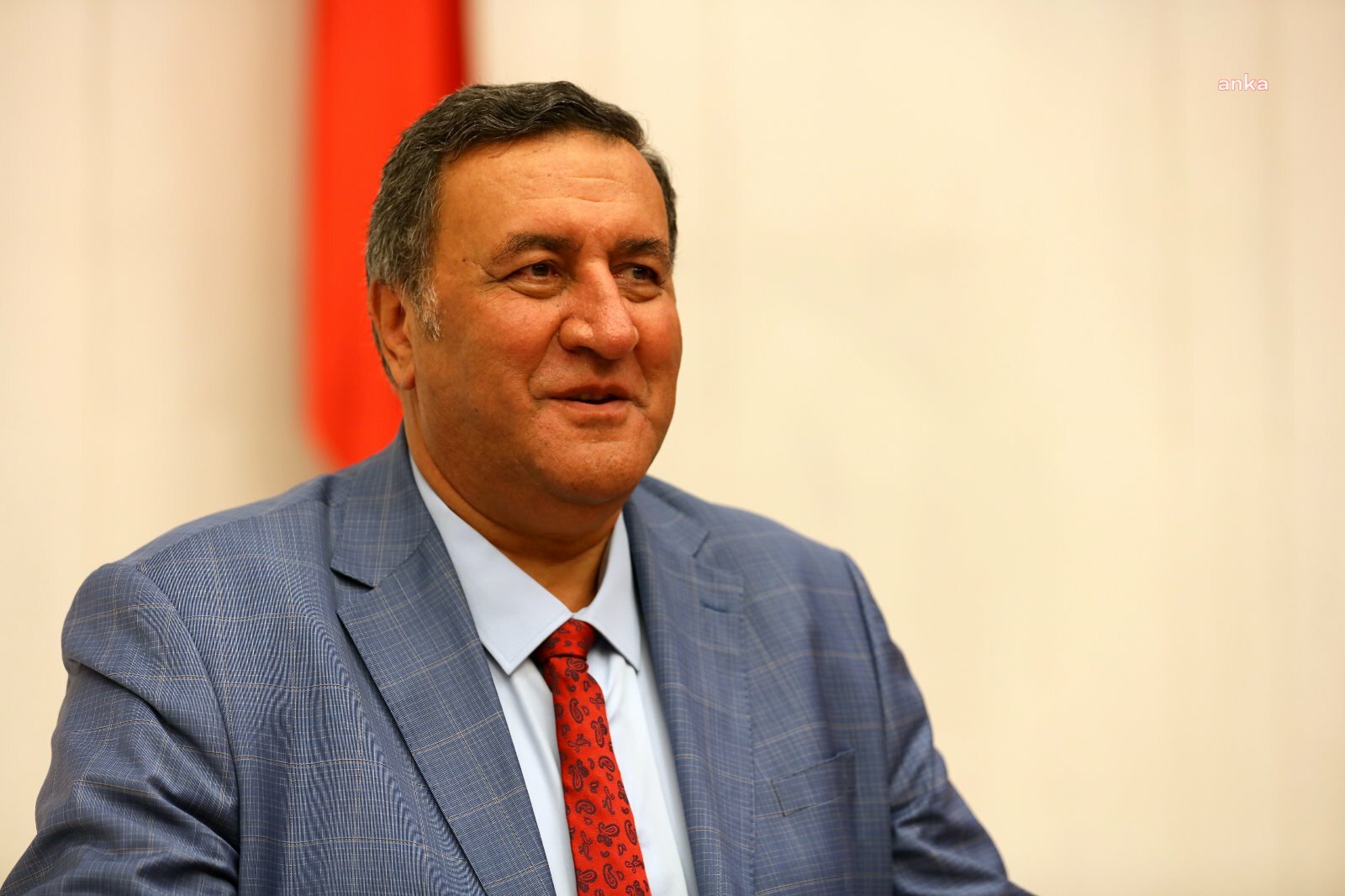 ÖMER FETHİ GÜRER: “İŞ İÇİN UMUTSUZ OLUP İŞ ARAMAYI BIRAKANLAR BİR UMUTLA BELEDİYELERE BAŞVURUYORLAR”