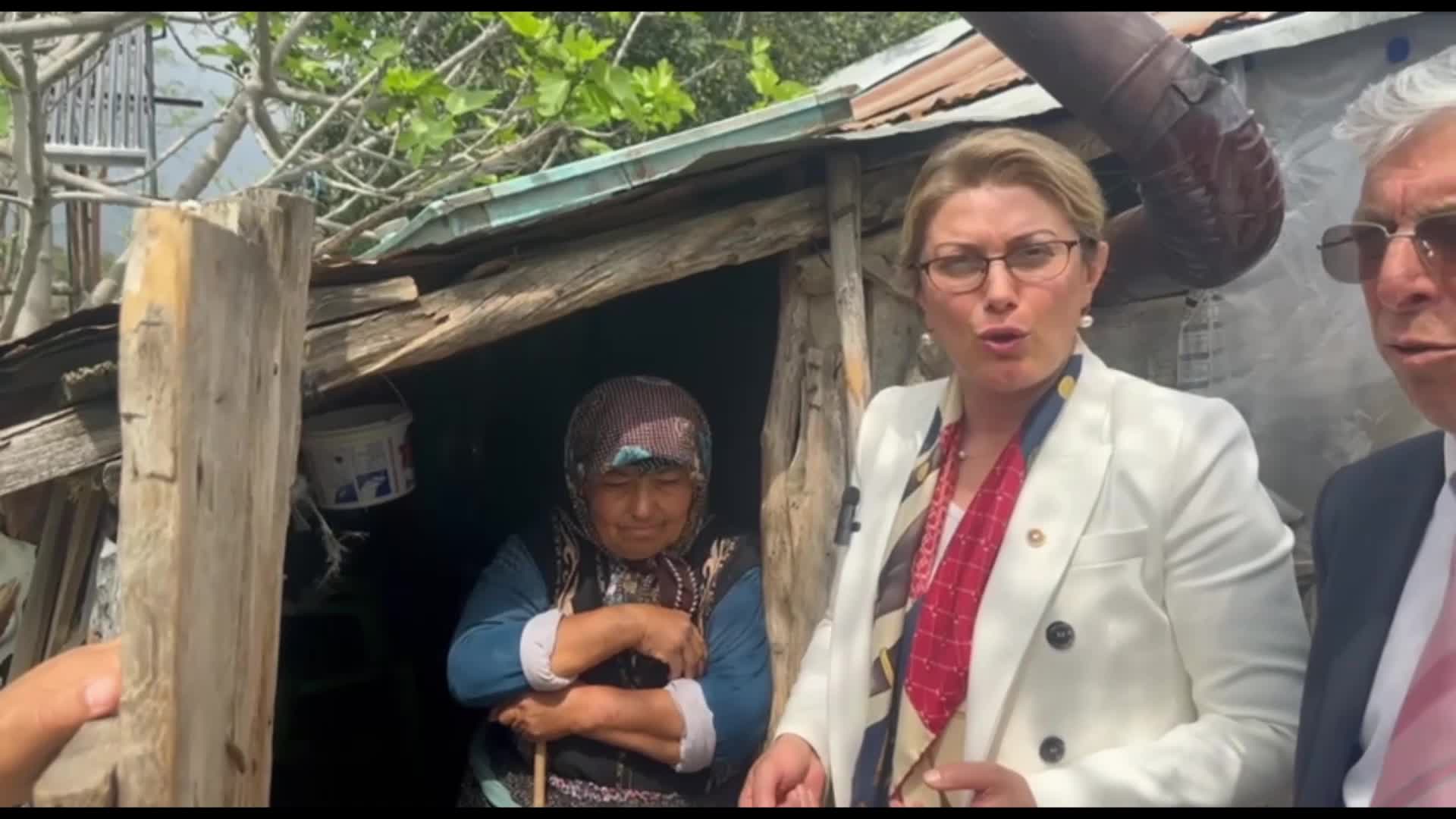 ASU KAYA'DAN  İKTİDARA ÇAĞRI: VERDİĞİNİZ SÖZLERİ TUTUN, DEPREM BÖLGESİNDE İNSANLAR EV BEKLİYOR
