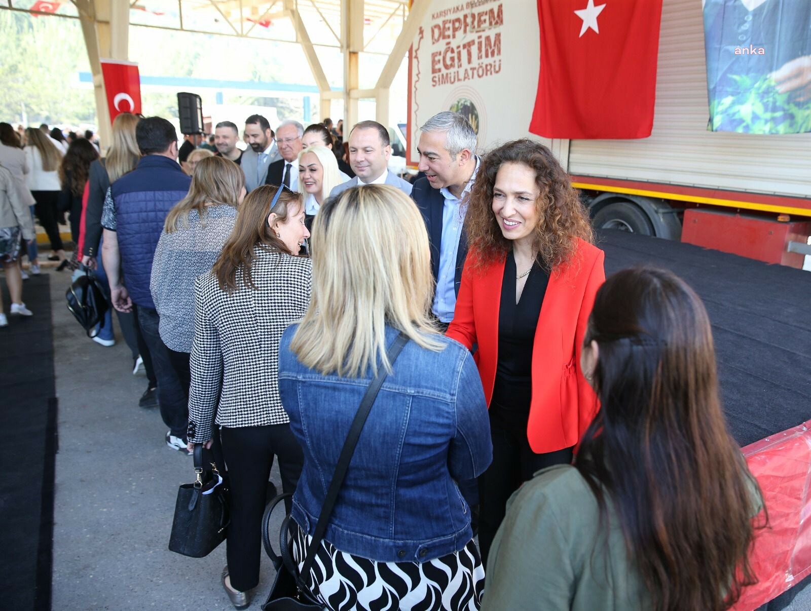 KARŞIYAKA BELEDİYE BAŞKANI YILDIZ: ''EL ELE VERİP BU KENTTE GURUR DUYACAĞIMIZ BİR TABLO YARATACAĞIZ''