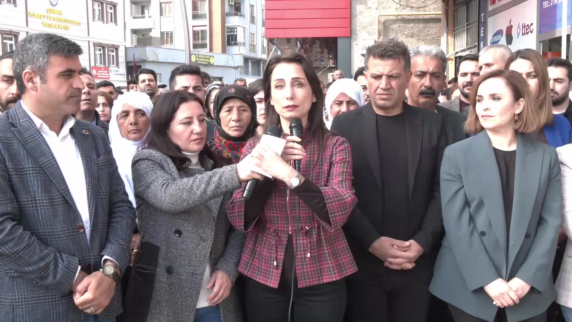 DEM PARTİ EŞ GENEL BAŞKANI HATİMOĞULLARI: YSK, AKP'NİN KOLTUK DEĞNEĞİ OLMAKTAN VAZGEÇ