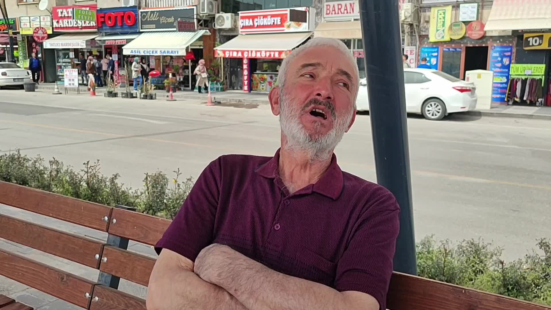 ELAZIĞ'DA GÖRME ENGELLİ VATANDAŞ: "BAYRAM ALIŞVERİŞİ YAPMAK İÇİN FAKİRLİK KAĞIDI ÇIKARTTIRDIM"