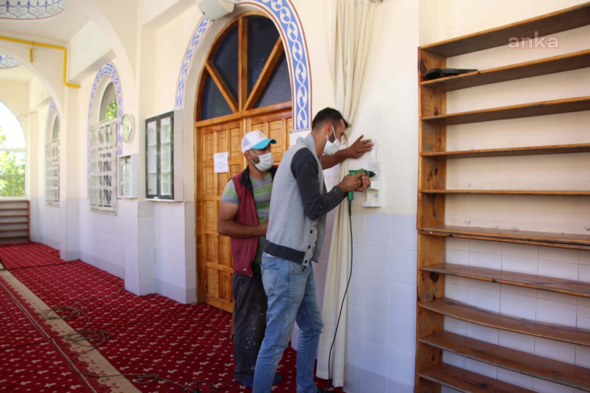 SEYDİŞEHİR BELEDİYESİ CAMİLERE DEZENFEKTAN YERLEŞTİRDİ