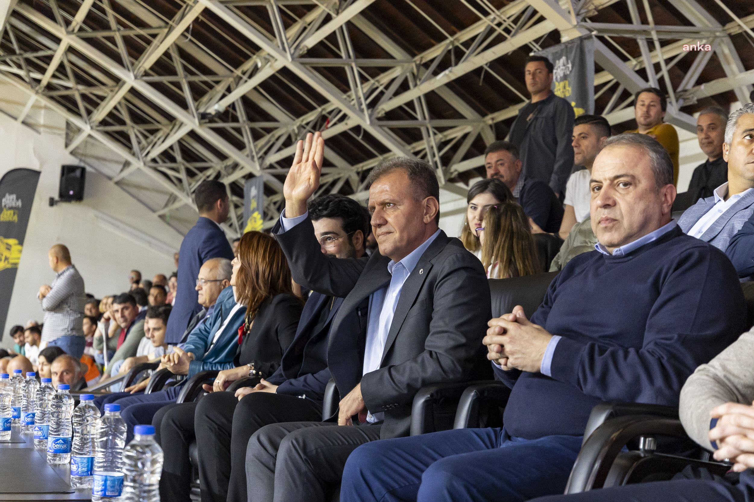 MERSİN BÜYÜKŞEHİR BELEDİYE SPOR KULÜBÜ ERKEK BASKETBOL TAKIMI EVİNDE GALİP
