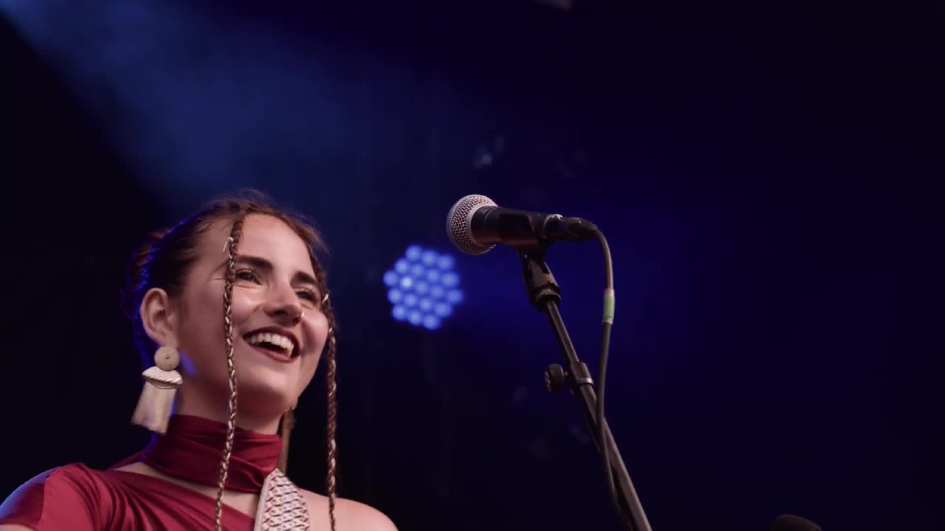 SANATÇI LUNA ERŞAHİN, DANİMARKA'DAKİ FESTİVALLERDE BİNLERCE İNSANA ZILGIT ÇEKMEYİ ÖĞRETİYOR