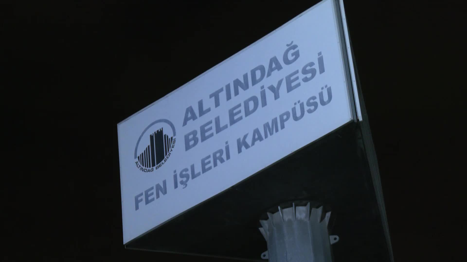 ALTINDAĞ BELEDİYESİ İŞÇİLERİ EYLEME BAŞLADI: "BELEDİYENİN İLK İCRAATI BAYRAM ÖNCESİ İŞÇİ KIYIMI OLDU, 70 İŞÇİ İŞTEN ÇIKARILDI"