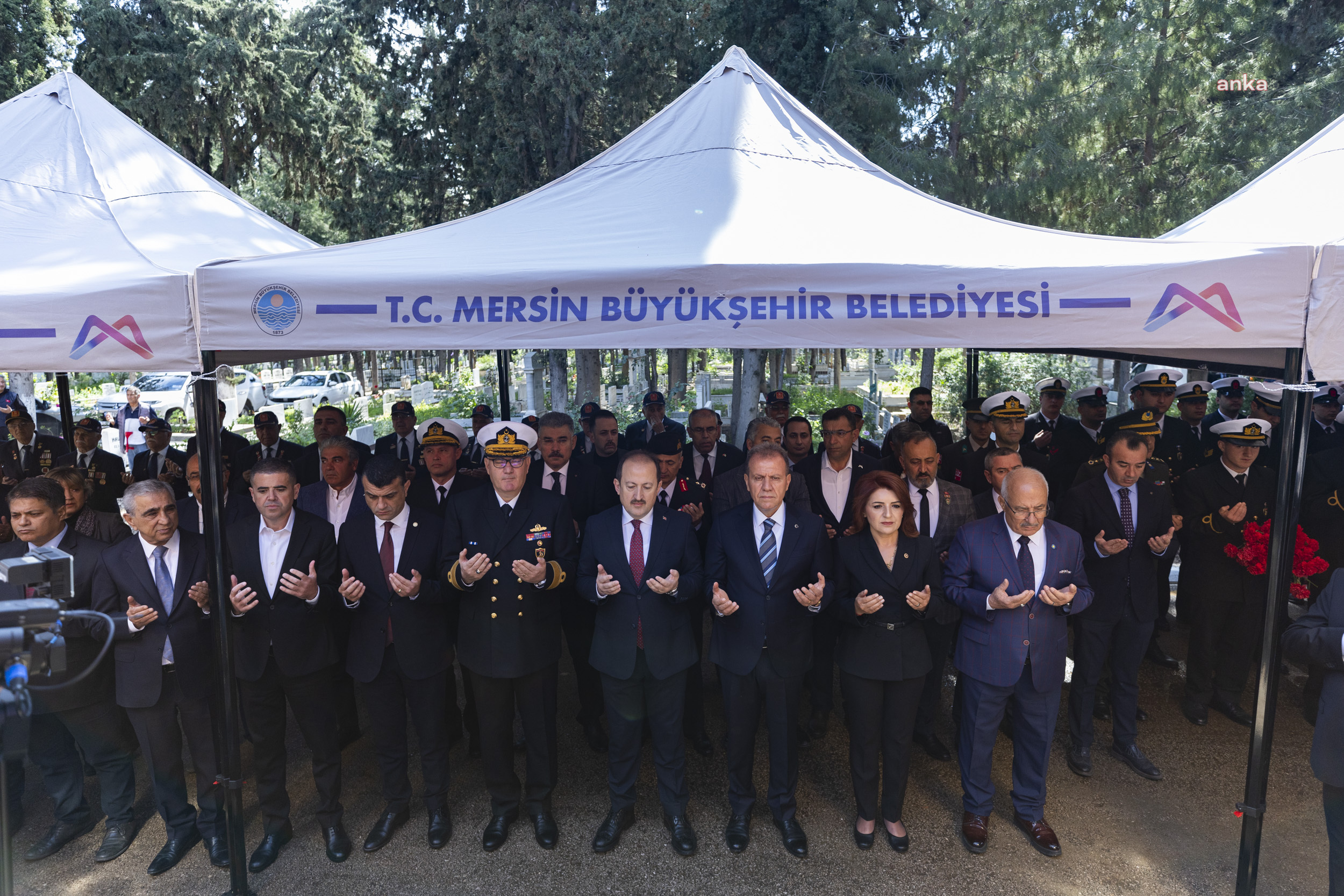 MERSİN BÜYÜKŞEHİR BELEDİYE BAŞKANI SEÇER, ŞEHİT AİLELERİYLE BAYRAMLAŞTI