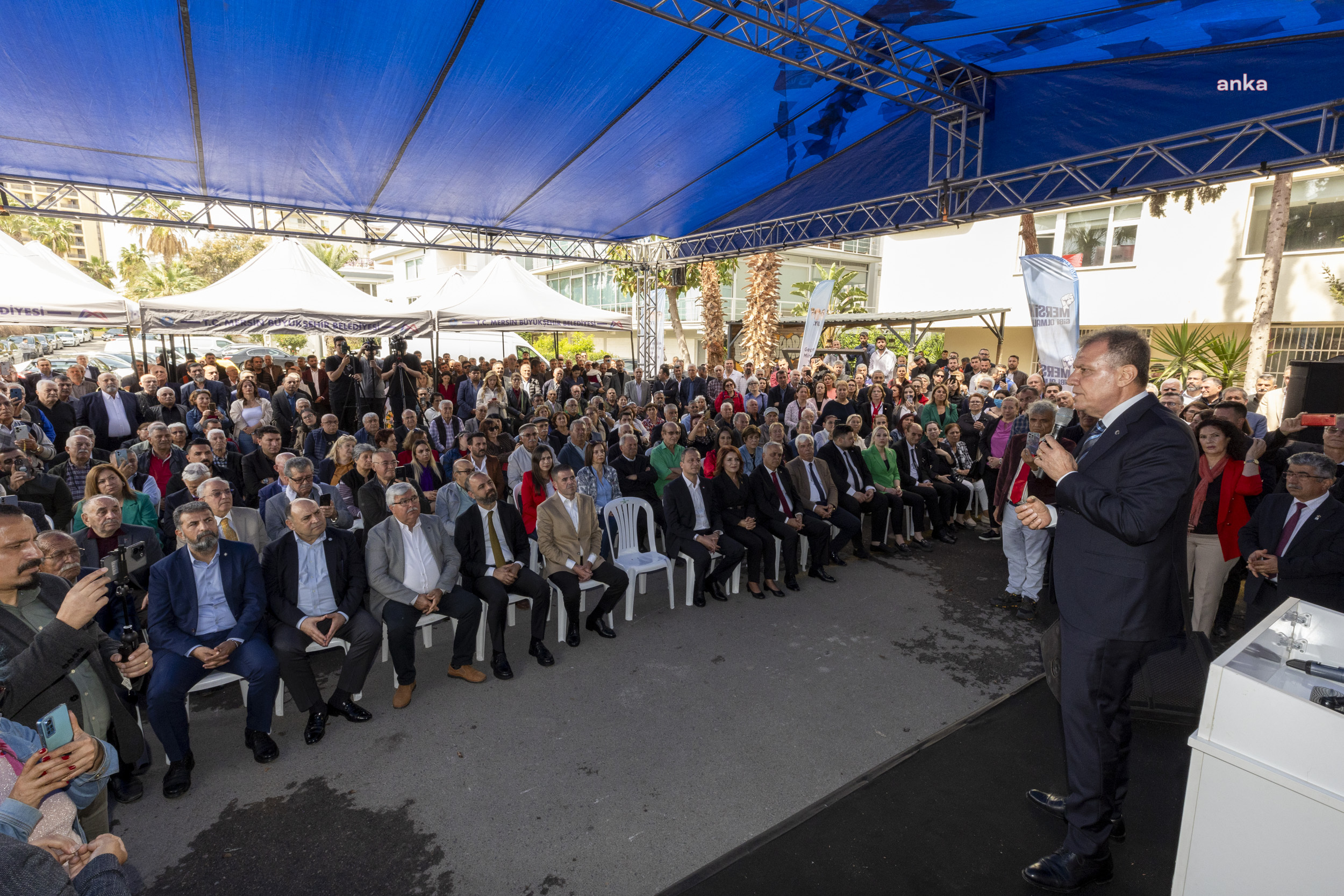 VAHAP SEÇER, PARTİLİLERLE BAYRAMLAŞTI: “ŞİMDİ SIRA TÜRKİYE’Yİ YÖNETMEYE GELDİ”