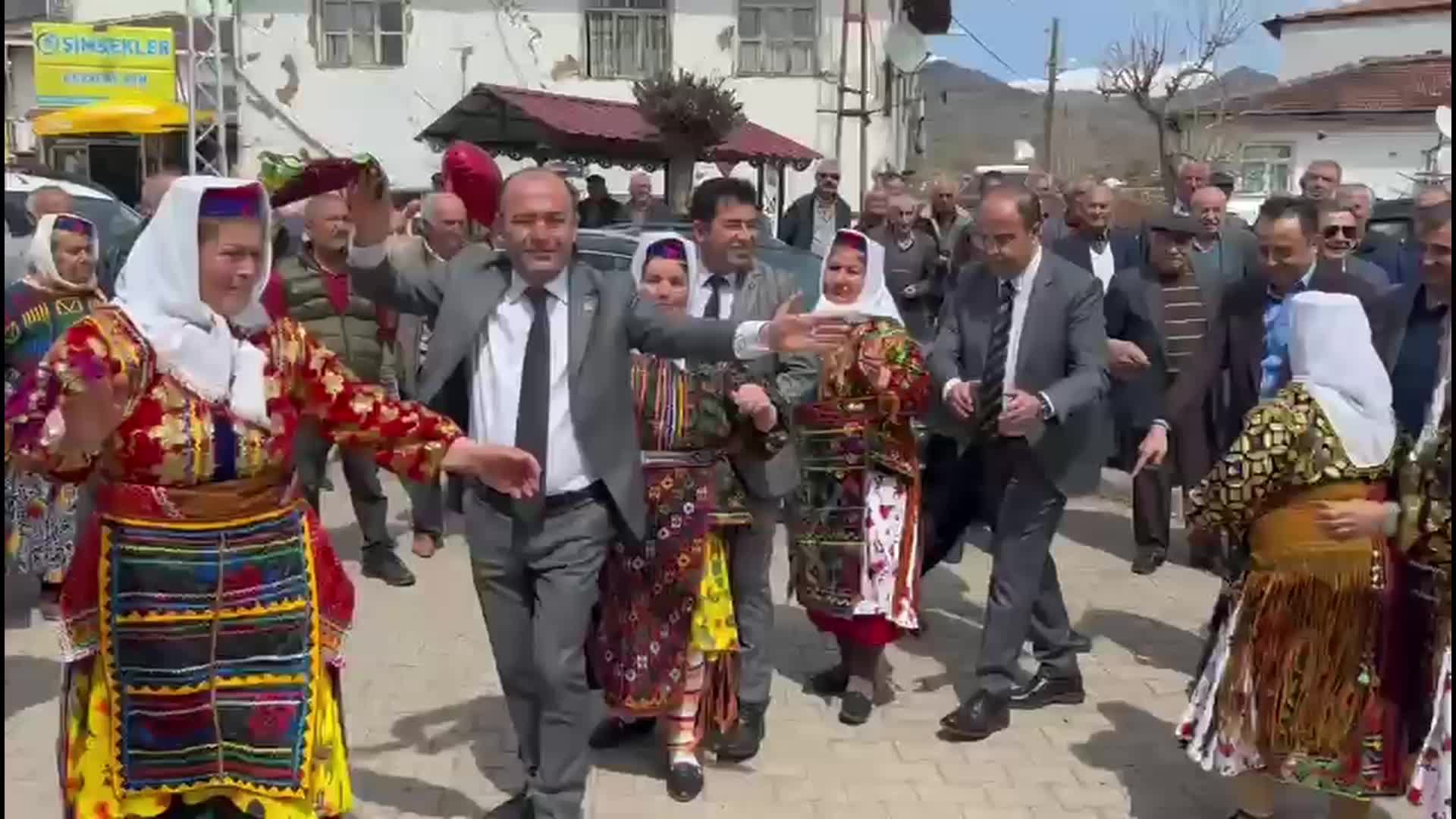 CHP GENEL BAŞKAN YARDIMCISI ÖZGÜR KARABAT, TOKAT ALMUS'UN BELDE BELEDİYELERİNİ ZİYARET ETTİ