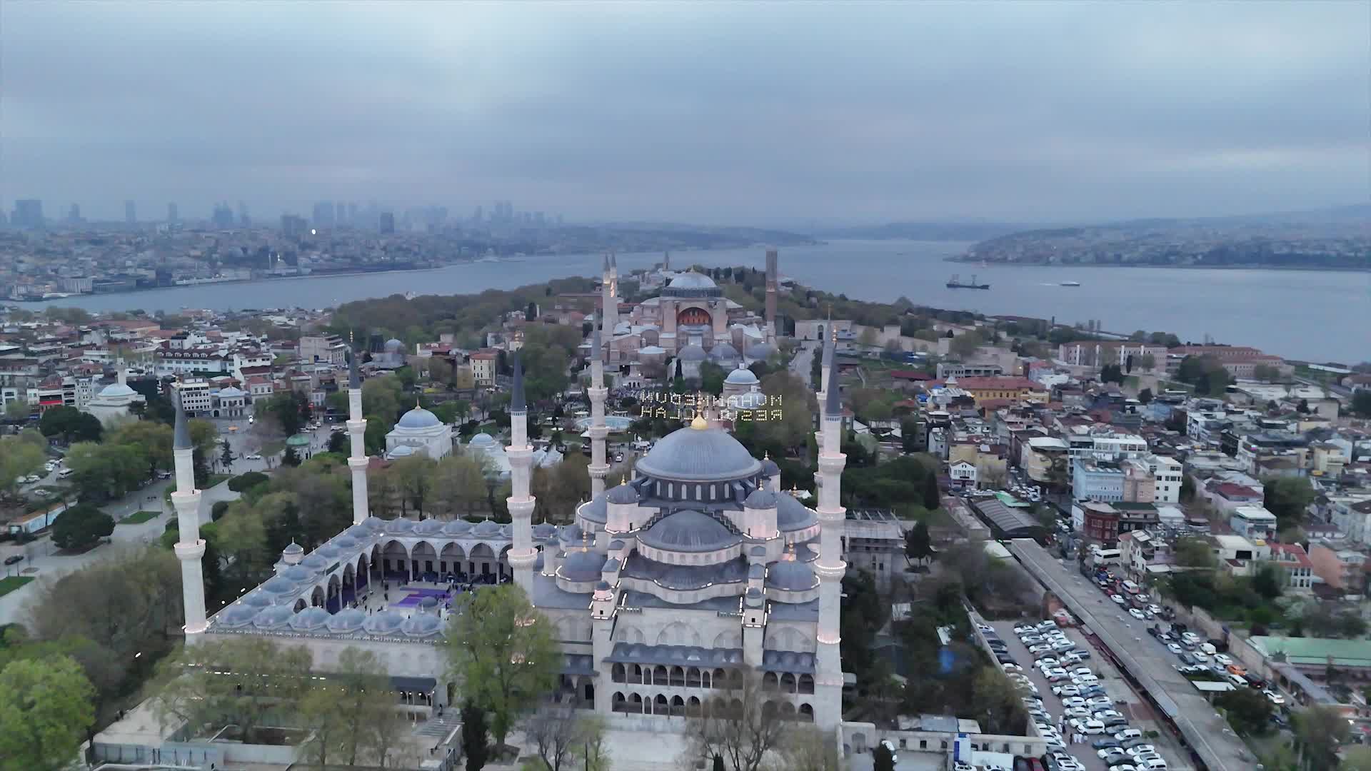 DRONE GÖRÜNTÜSÜ İLE TARİHİ YARIMADADA BAYRAM SABAHI