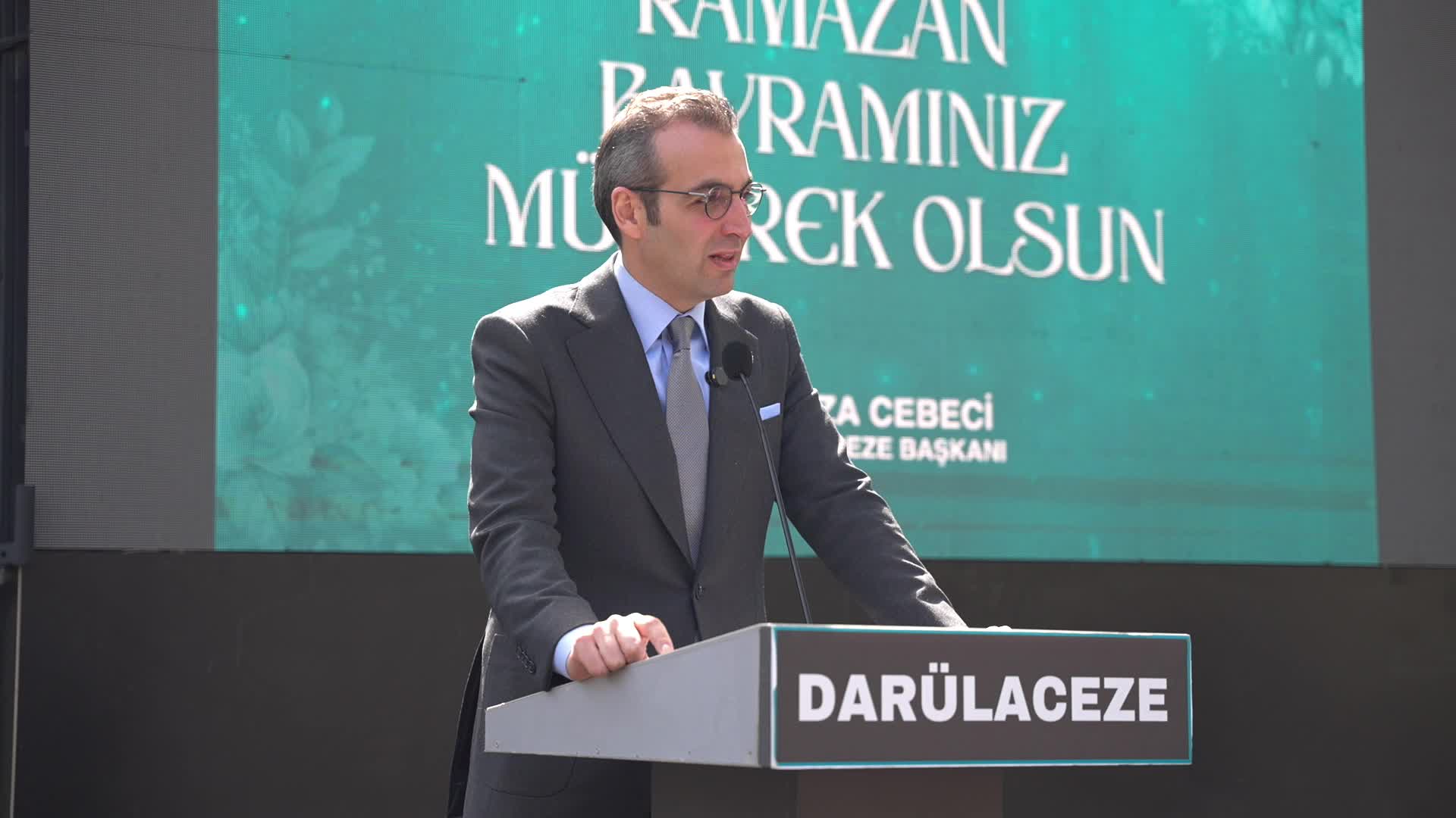 ŞİŞLİ BELEDİYE BAŞKANI ŞAHAN, DARÜLACEZE SAKİNLERİYLE BAYRAMLAŞTI: ŞAHAN: “HEP BURADA, YANINIZDA OLACAĞIM”