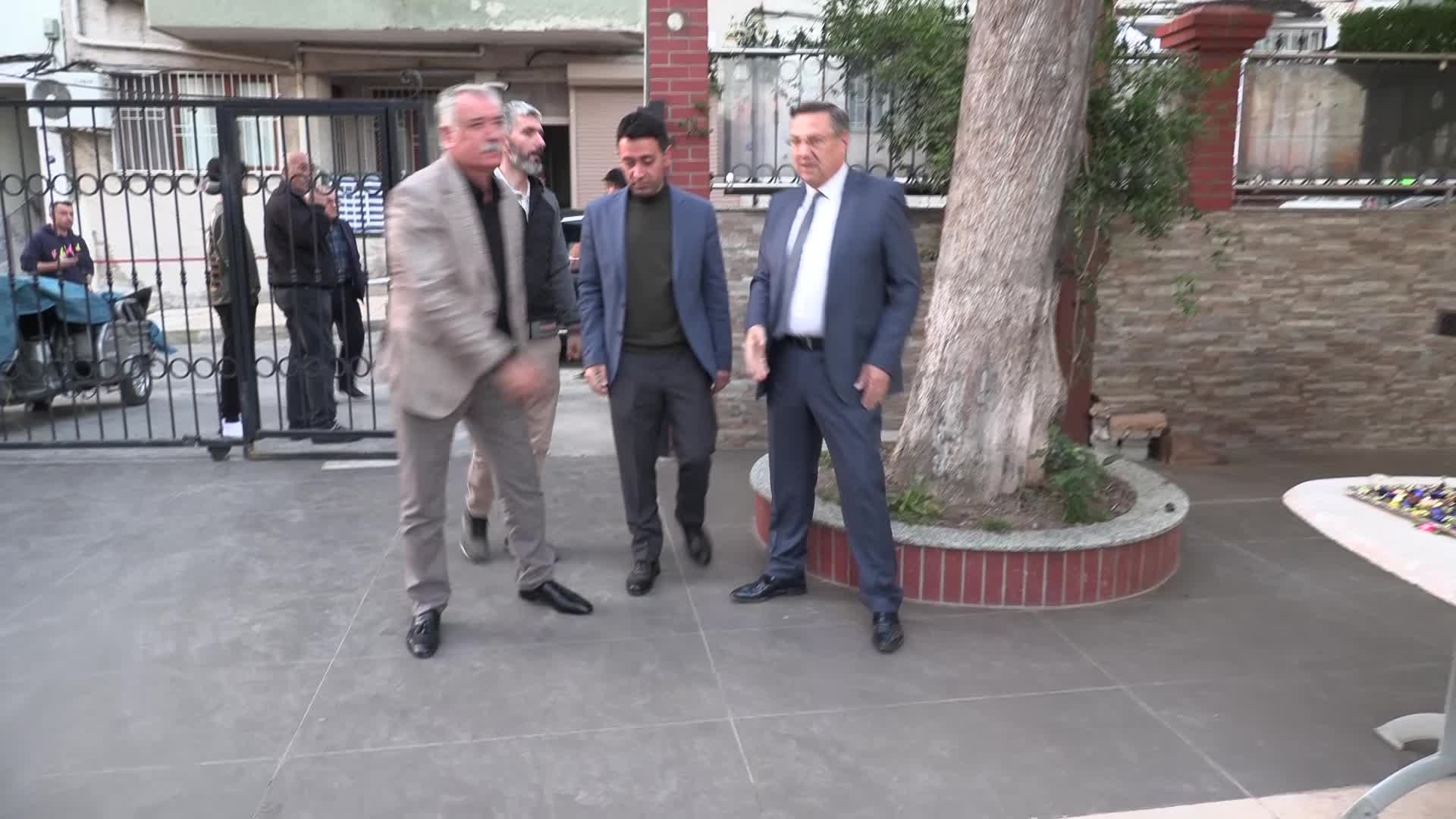 BAYRAKLI BELEDİYE BAŞKANI ÖNAL, BAYRAMIN İLK GÜNÜNDE İLÇE SAKİNLERİYLE BULUŞTU