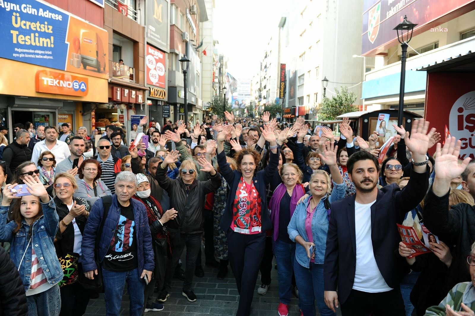 KARŞIYAKA BELEDİYE BAŞKANI ÜNSAL: "BU BAYRAM, AYDINLIK GÜNLERİN BAŞLANGICI OLSUN"