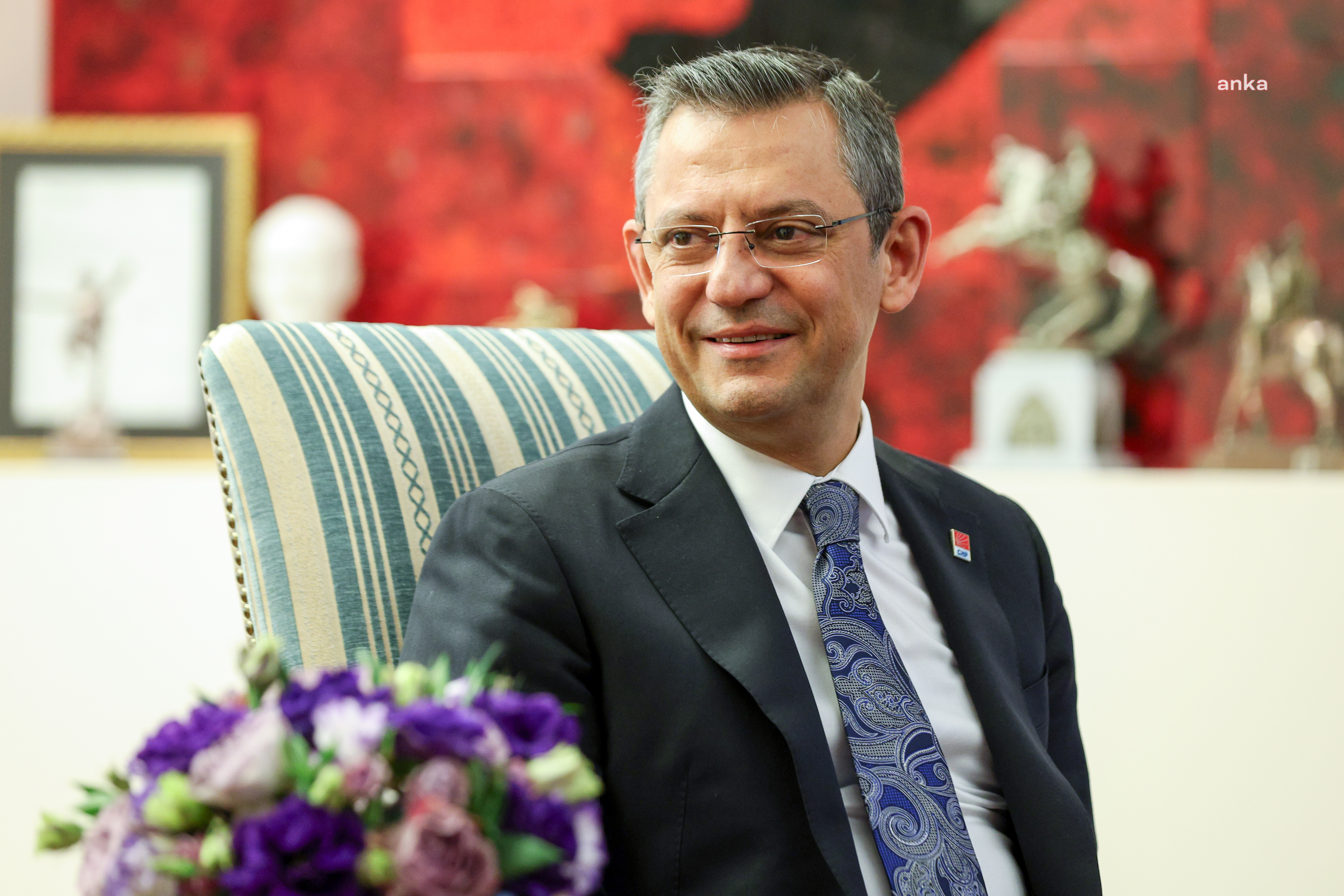 ÖZGÜR ÖZEL, CHP’NİN ÖNCEKİ GENEL BAŞKANLARINI ARAYARAK BAYRAMINI KUTLADI