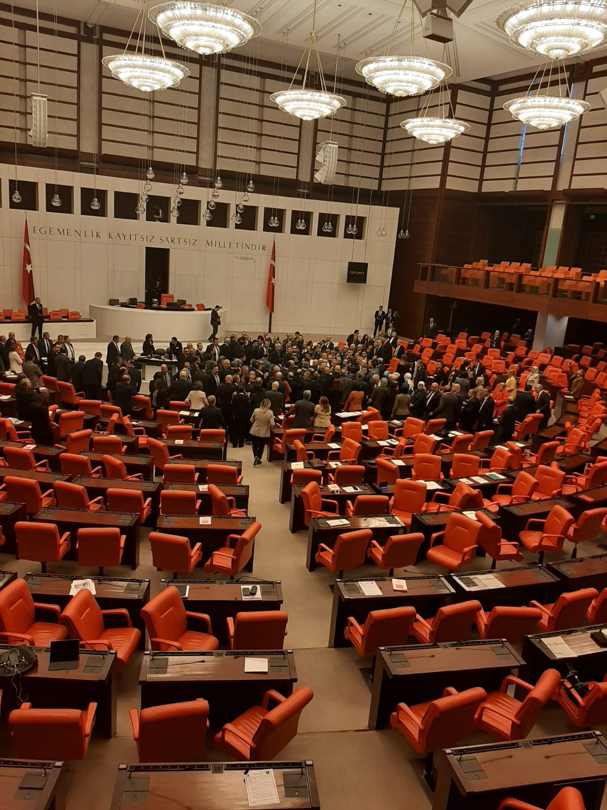 MECLİS GENEL KURULU'NDA KAVGA
