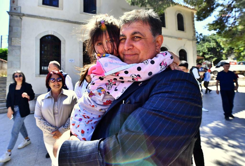 İZMİR BÜYÜKŞEHİR BELEDİYE BAŞKANI CEMİL TUGAY, KARABURUN'UN KÖYLERİNİ ZİYARET ETTİ