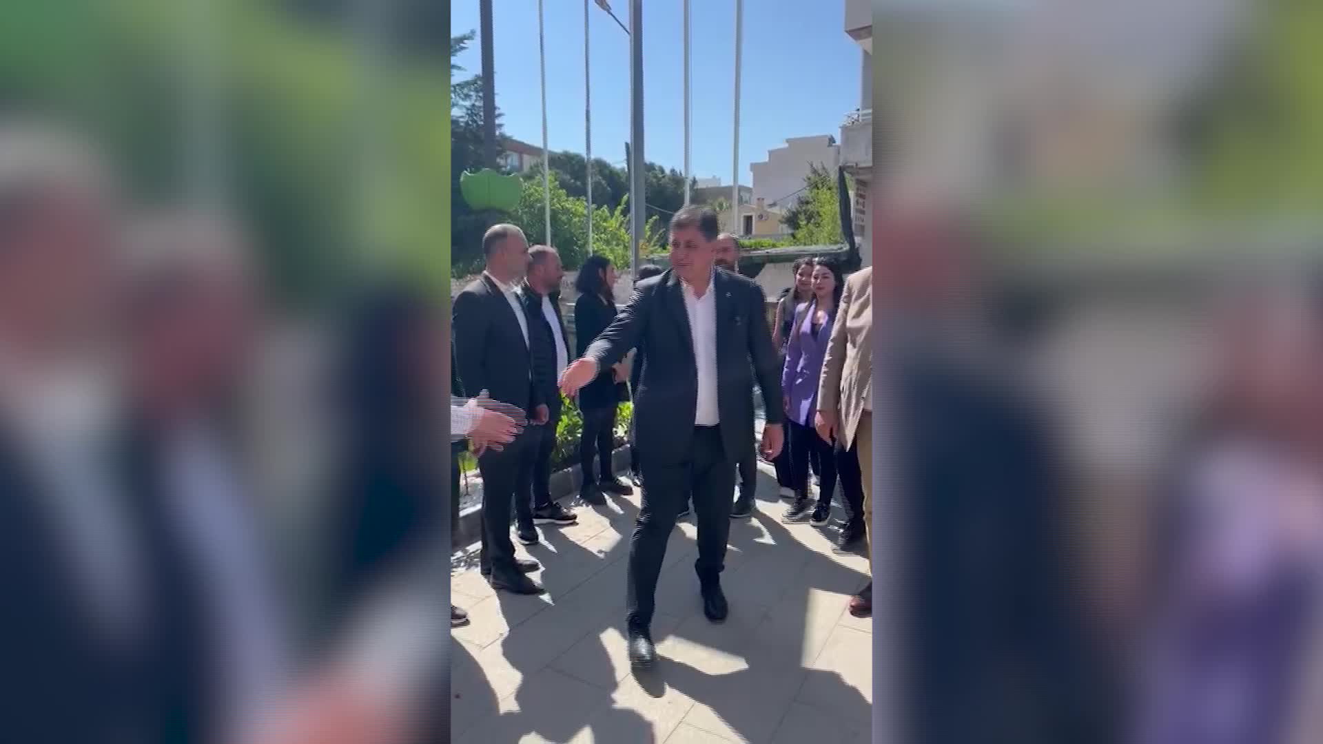 İZMİR BÜYÜKŞEHİR BELEDİYE BAŞKANI CEMİL TUGAY, SEFERİHİSAR’DA YURTTAŞLARIN TALEPLERİNİ DİNLEDİ